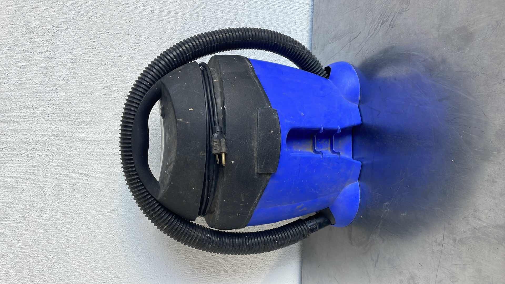 Photo 1 of GENIE 2 GAL. WET DRY VAC