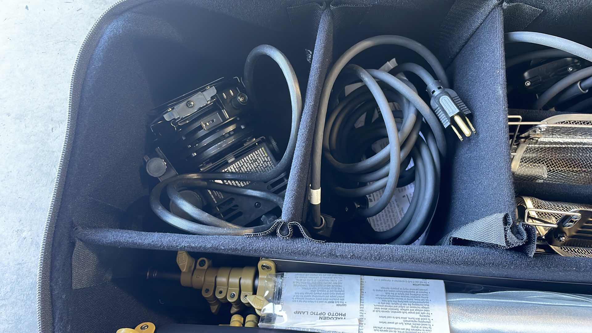 Photo 1 of LOWELL LIGHT SET PRO LIGHT SOFT CASE