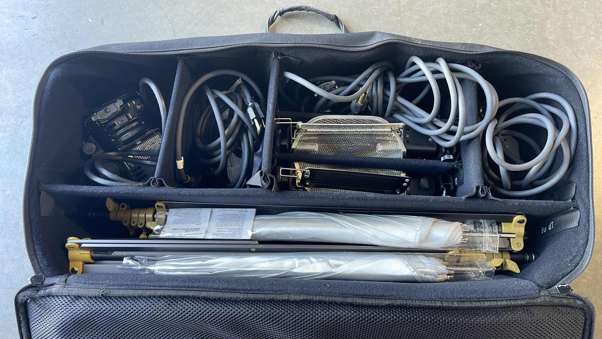 Photo 1 of LOWELL LIGHT SET PRO LIGHT SOFT CASE