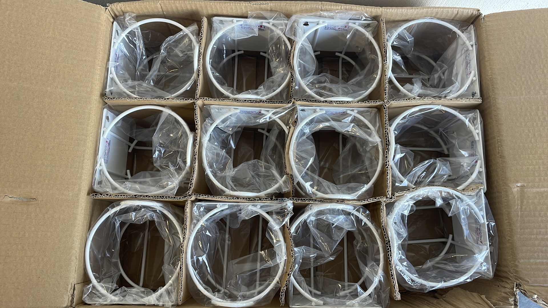 Photo 1 of METREX CAVIWIPE CANISTER WALL BRACKET 13-1175 (12)