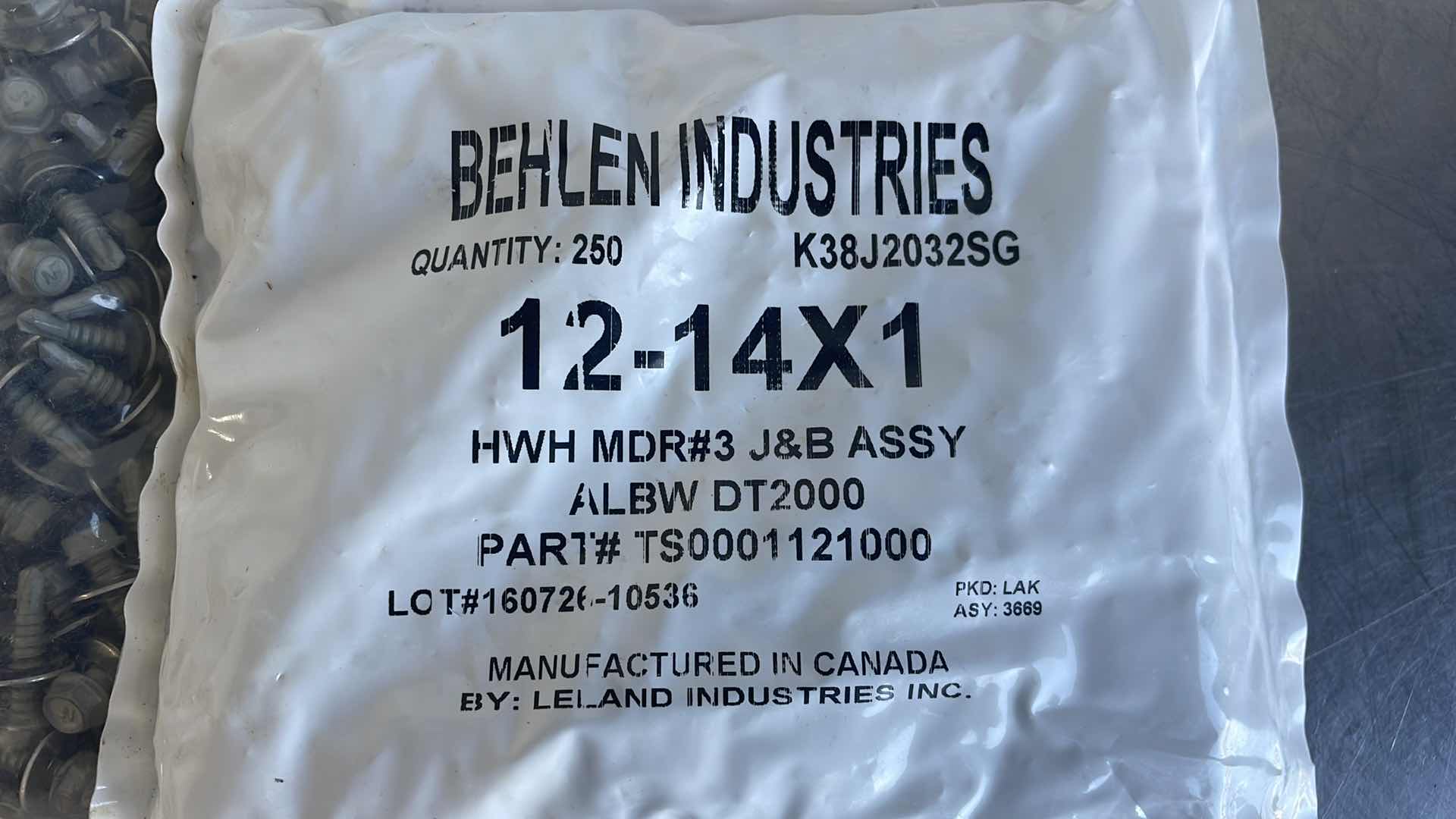 Photo 1 of #12-14 X 1-1/2" EXTERNAL HEX WASHER HEAD ROOFING DRILL POINT SCREW (500)