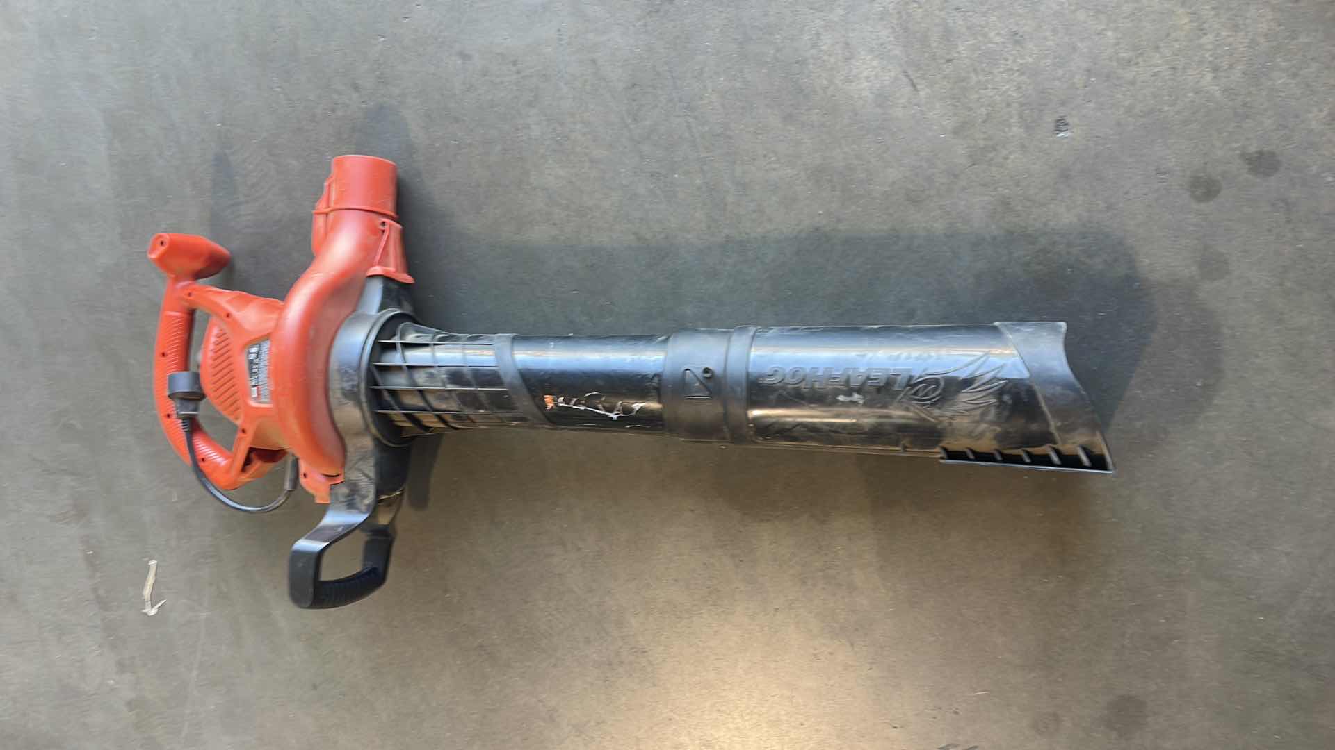 Photo 1 of BLACK & DECKER LEAFHOG BLOWER/VAC