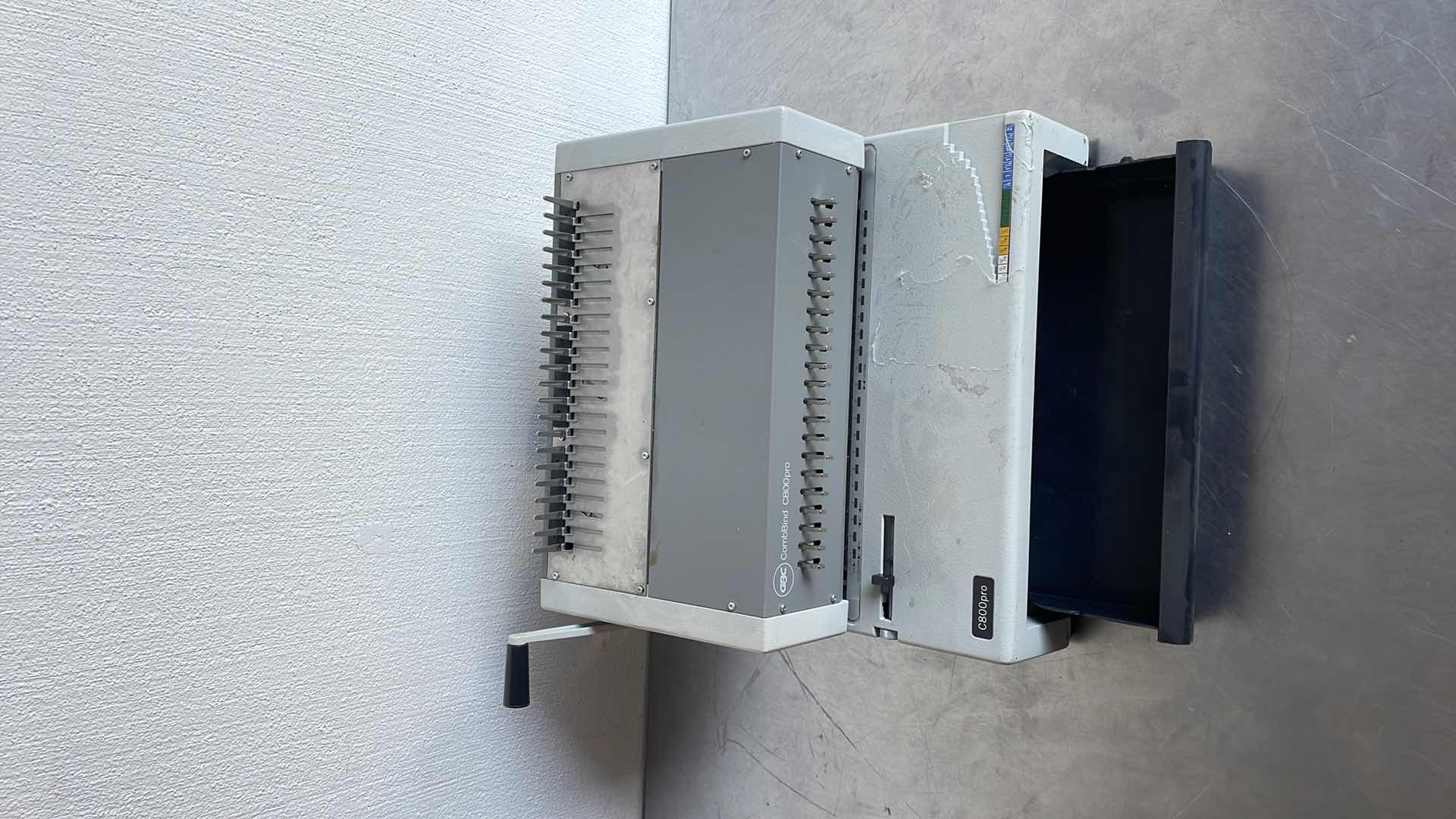 Photo 2 of GBC C800PRO PUNCH BINDER SPIRAL PLASTIC COMB BINDING MACHINE IBICO EPK21