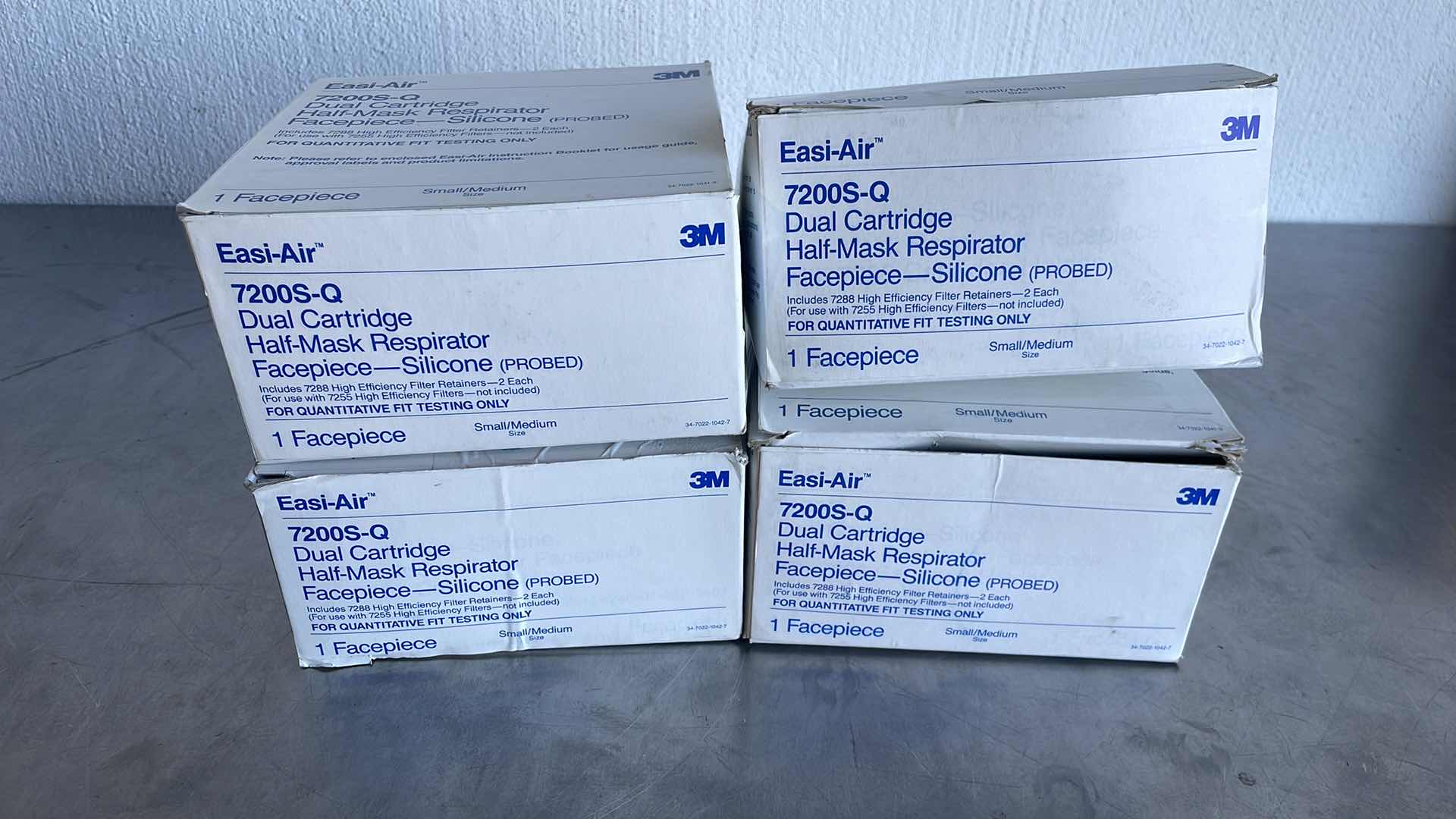 Photo 1 of 3M DUAL CARTRIDGE HALF-MASK RESPIRATOR FACEPIECE MODEL 7200S-Q S/M (4)