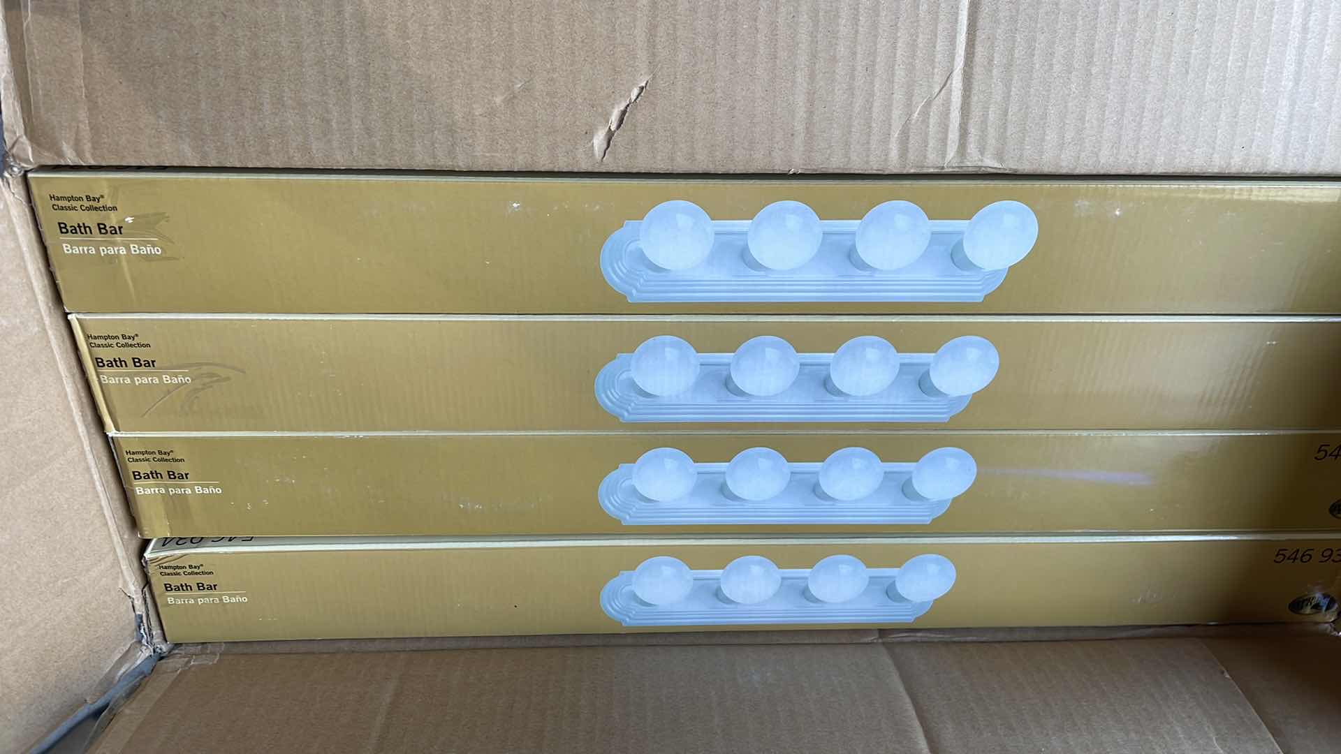 Photo 2 of HAMPTON BAY 4-LIGHT FLUSH MOUNT WHITE RACEWAY BATH BAR LIGHT (12)