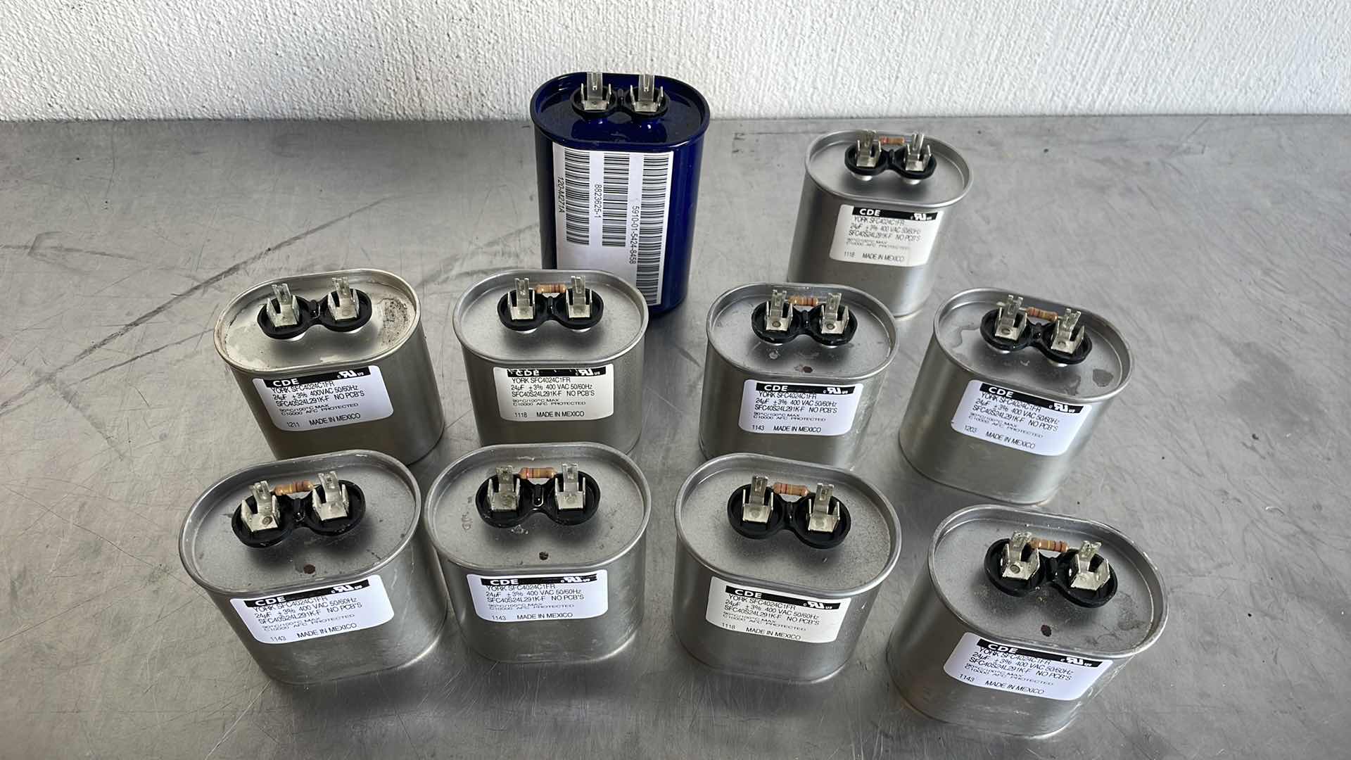 Photo 1 of CAPACITORS (10)