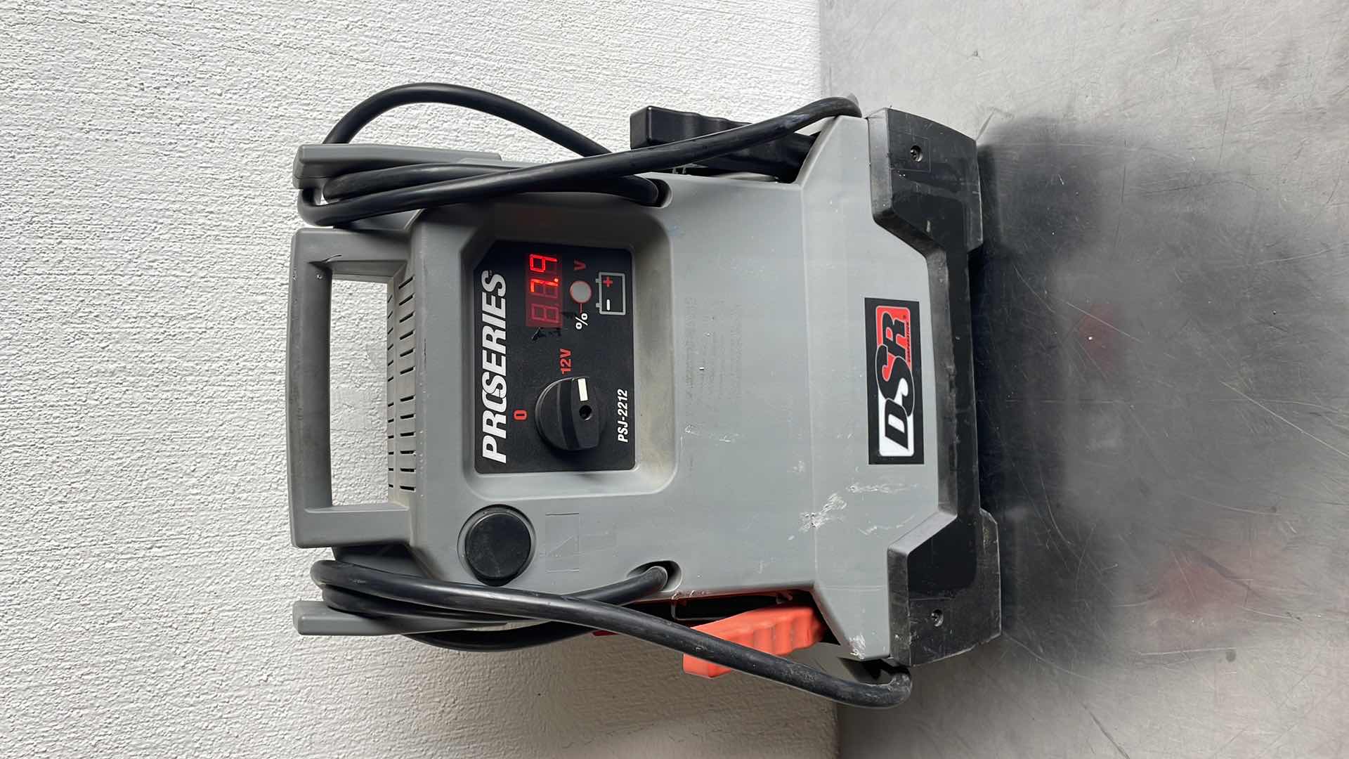Photo 2 of DSR PRO SERIES PSJ-2212 BATTERY JUMP STARTER