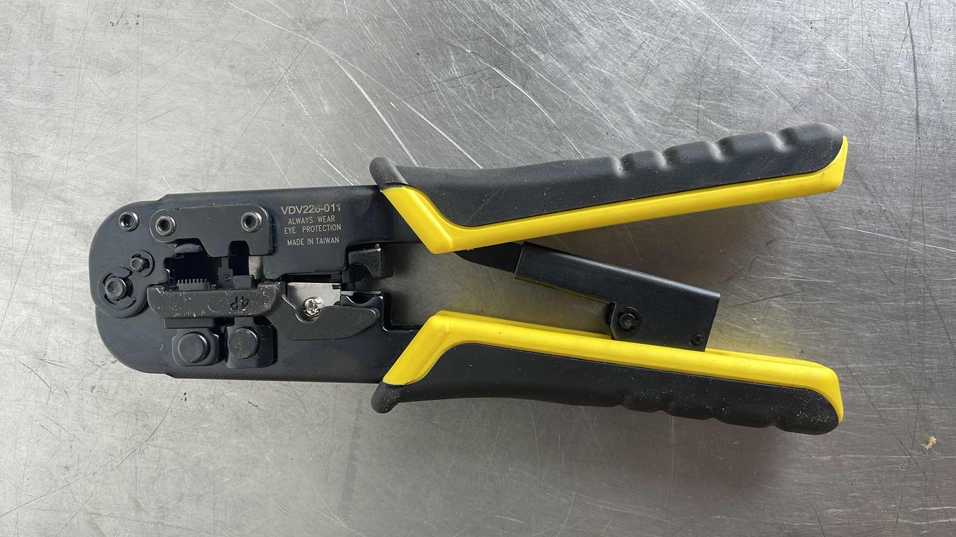 Photo 1 of KLEIN TOOLS RATCHETING MODULAR CRIMPER/STRIP VDV226-011