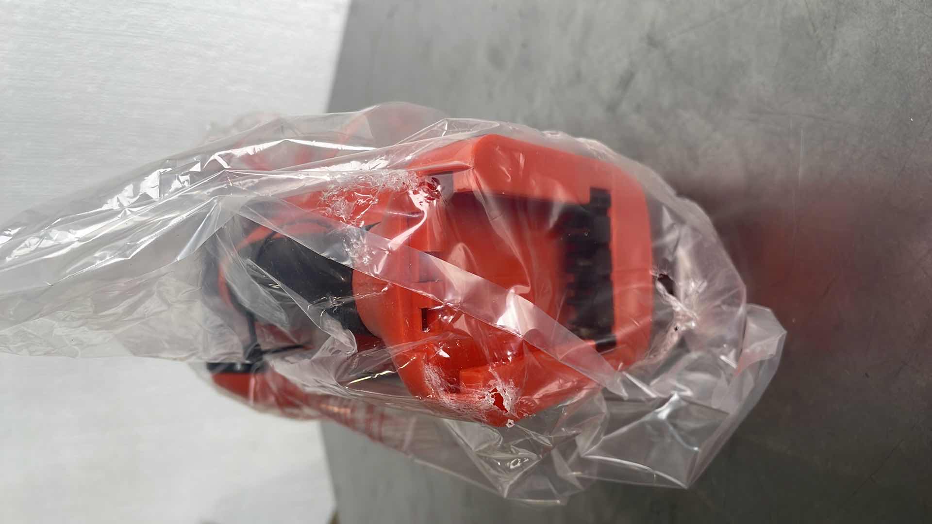 Photo 1 of BLACK AND DECKER 24” HEDGER 24v NHT524