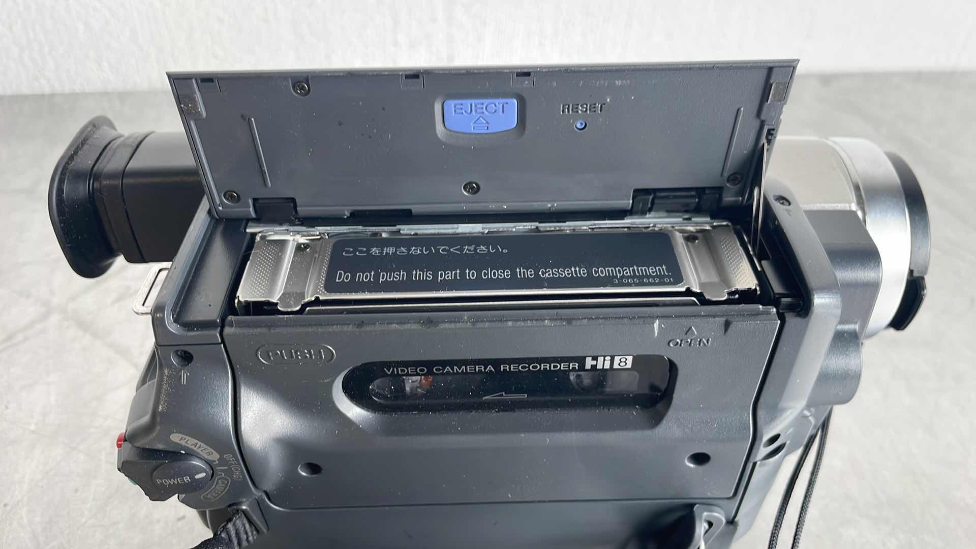 Photo 1 of SONY HANDY CAM VISION CCD-TRV108 NTSC 460x DIGITAL ZOOM OPTICAL 20x