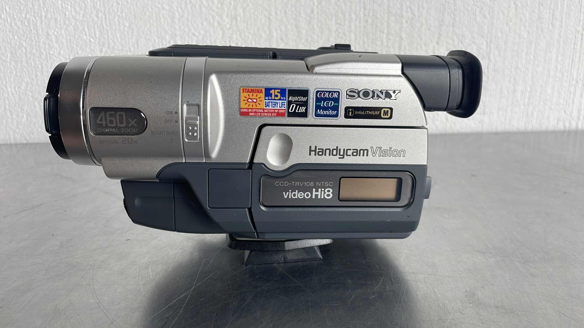 Photo 1 of SONY HANDY CAM VISION CCD-TRV108 NTSC 460x DIGITAL ZOOM OPTICAL 20x