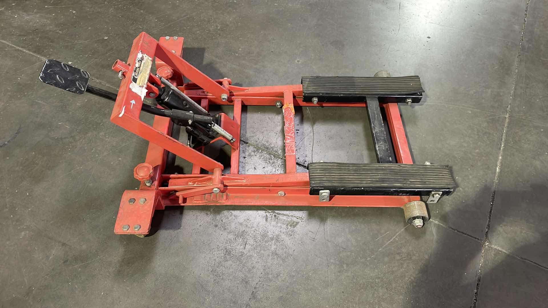 Photo 1 of MOTORCYCLE LIFT