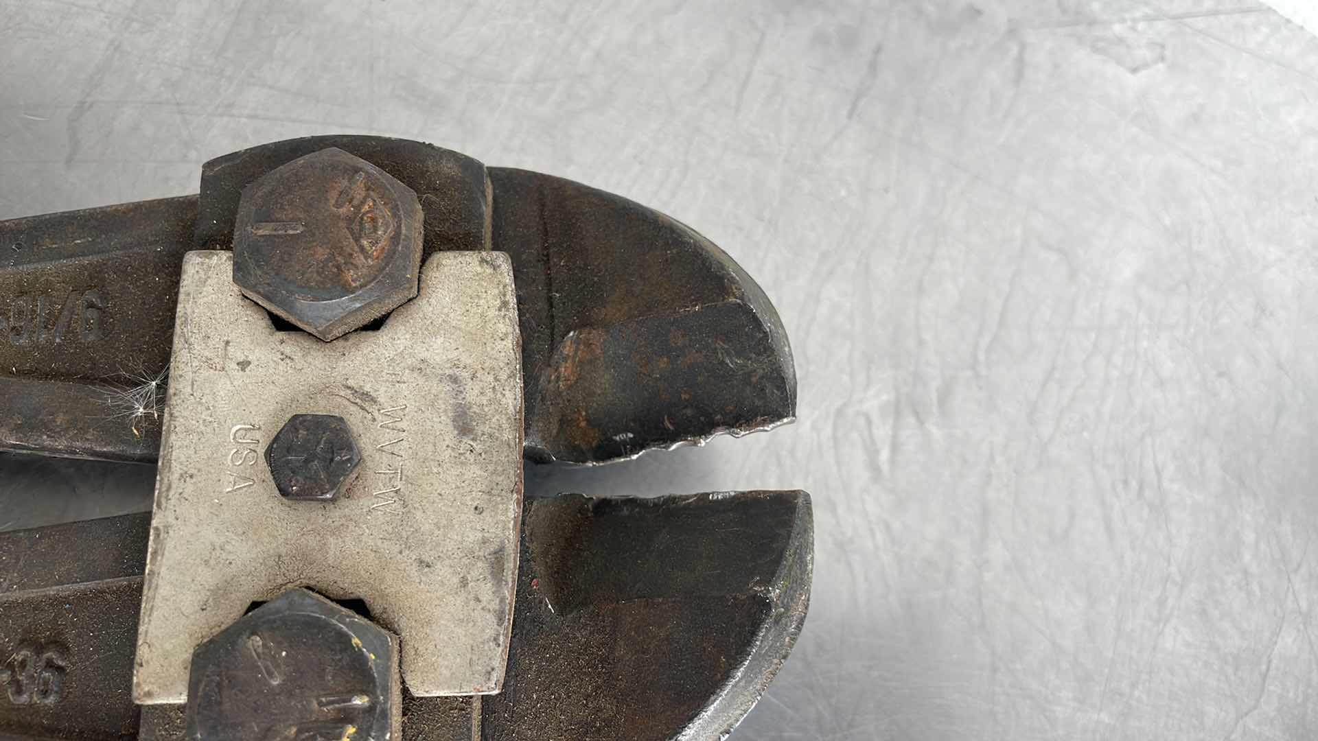 Photo 5 of 9/16–36 ANGLED BOLT/WIRE CUTTERS