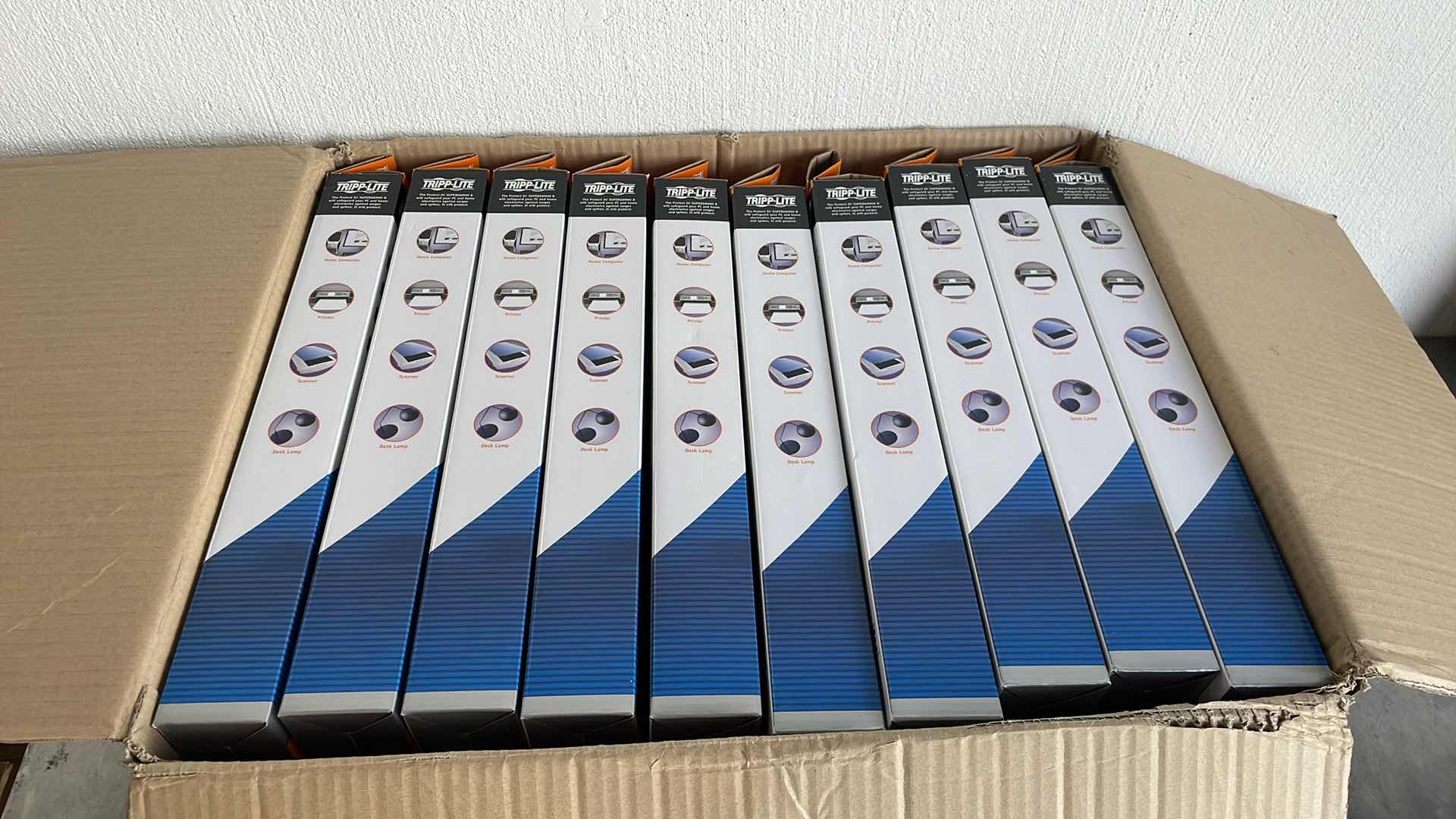 Photo 1 of TRIPP LITE 230V 6-UNIVERSAL OUTLET SURGE PROTECTOR POWER STRIPS (20)