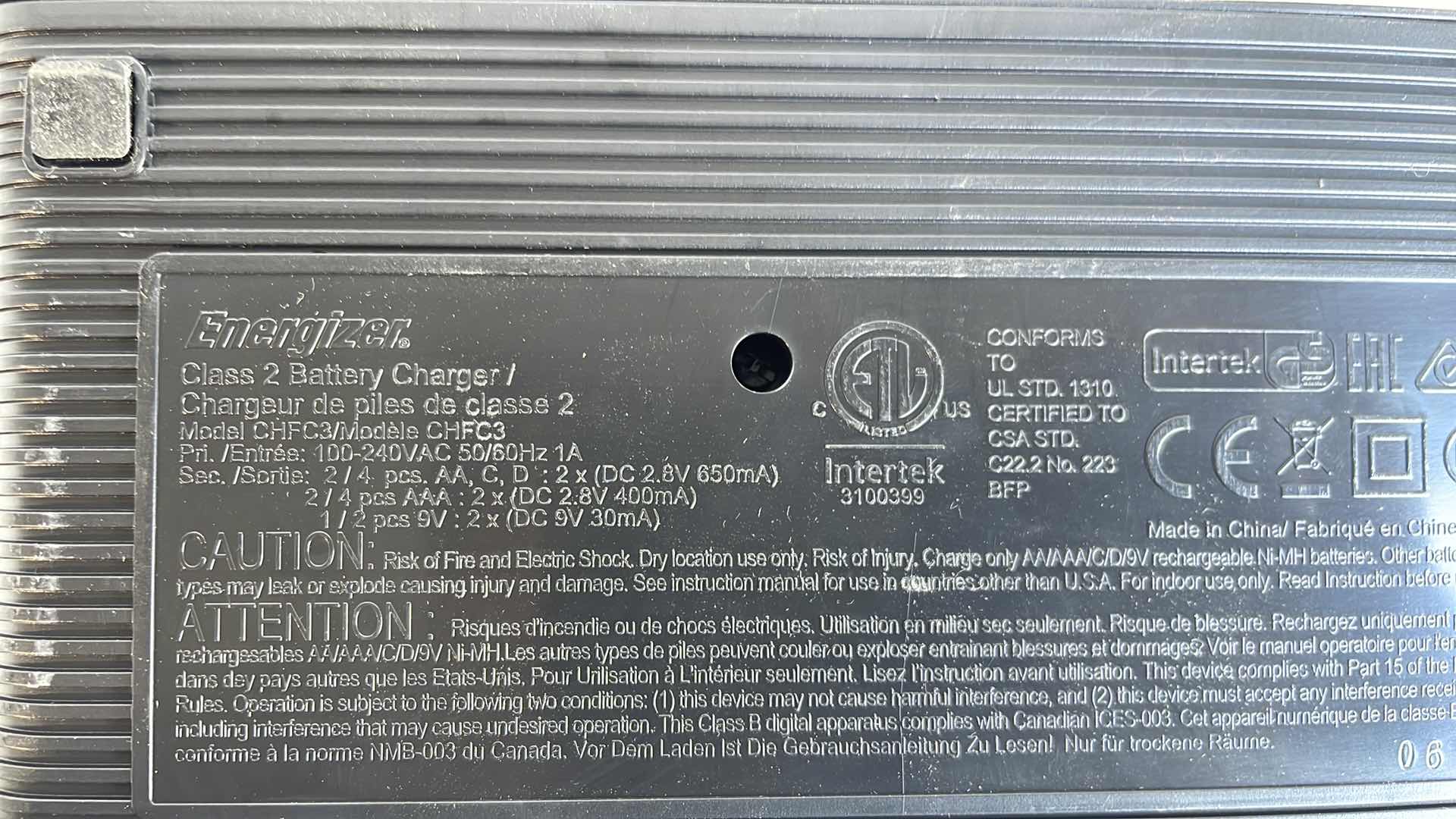 Photo 2 of ENERGIZER NIMH UNIVERSAL BATTERY CHARGER MODEL CHFC3 (5)