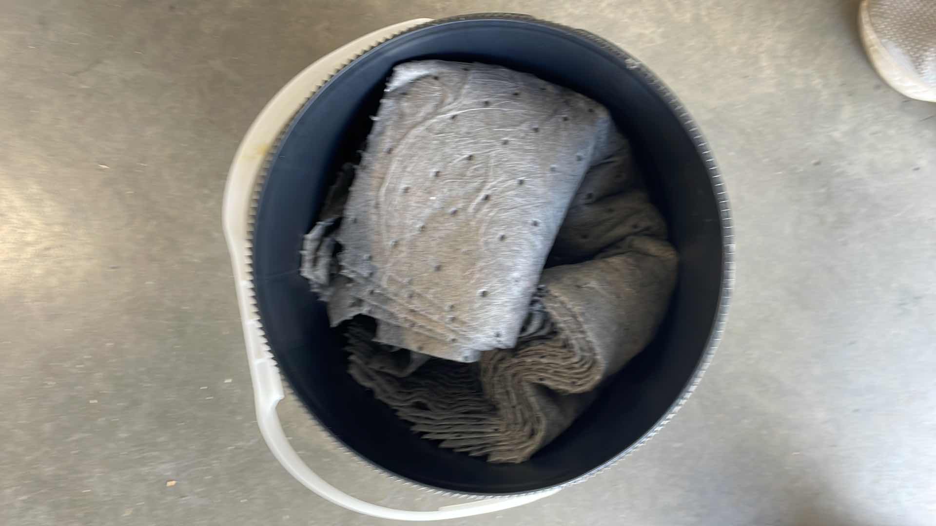 Photo 1 of 5 GAL UNIVERSAL SPILL KIT