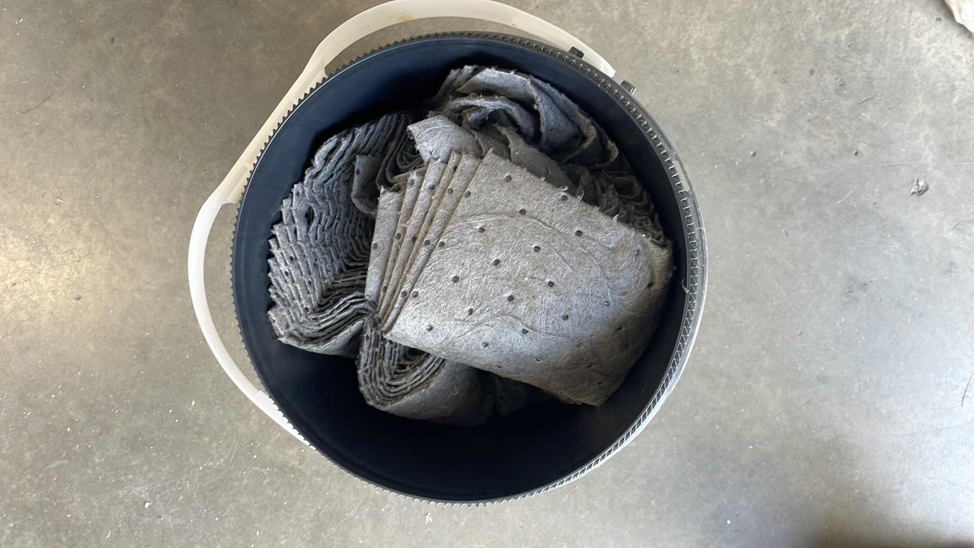 Photo 1 of 5 GAL UNIVERSAL SPILL KIT