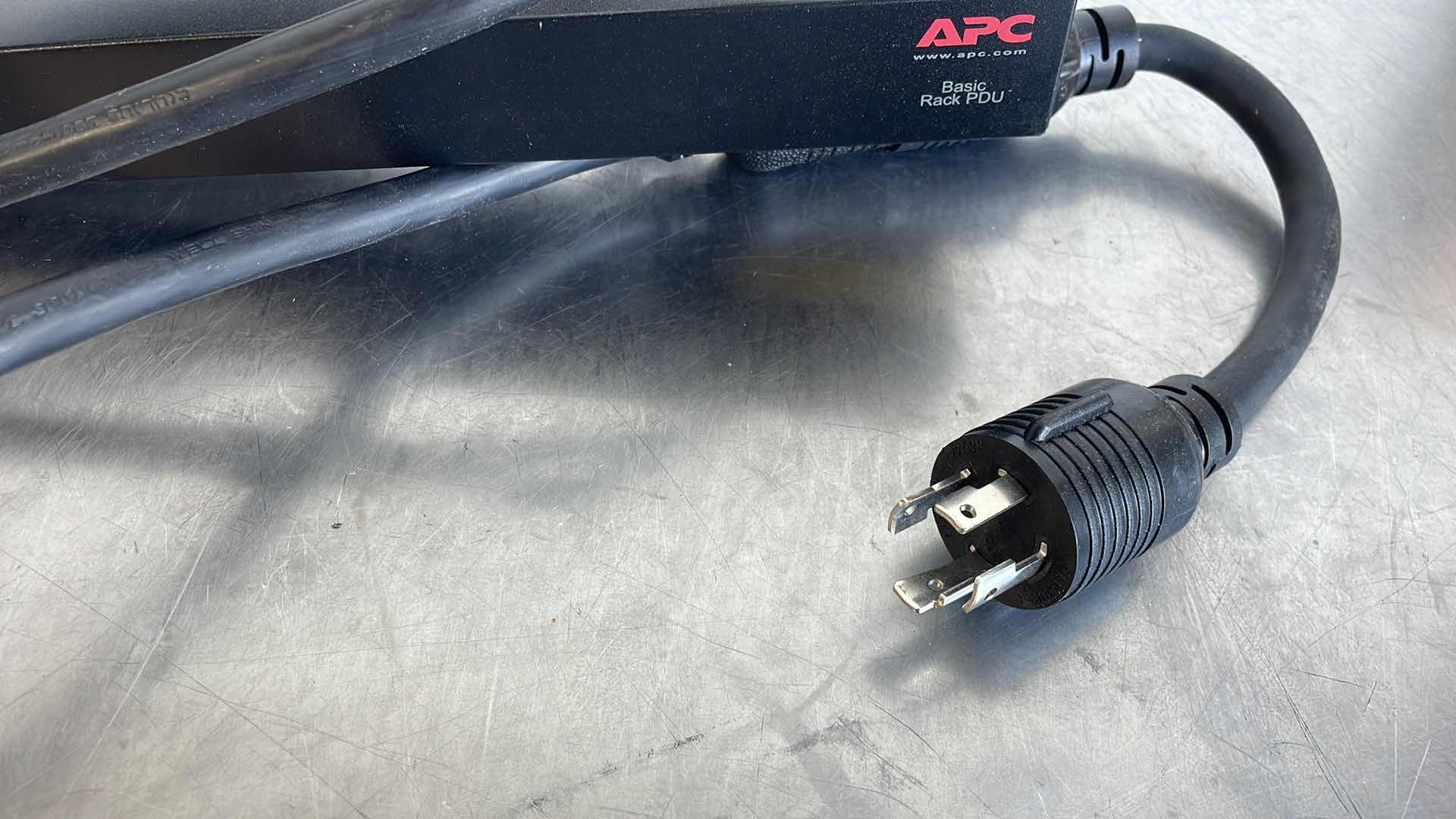 Photo 3 of APC BASIC RACK PDU