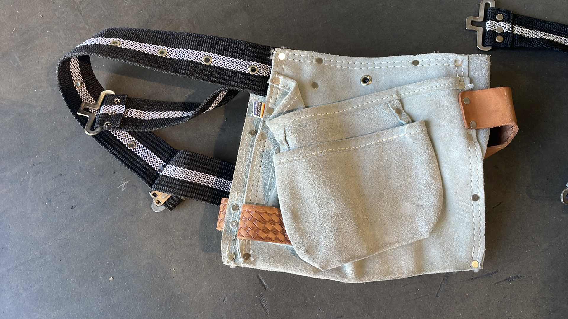 Photo 1 of ROOSTER CARPENTERS BELTS R-490-C (3)