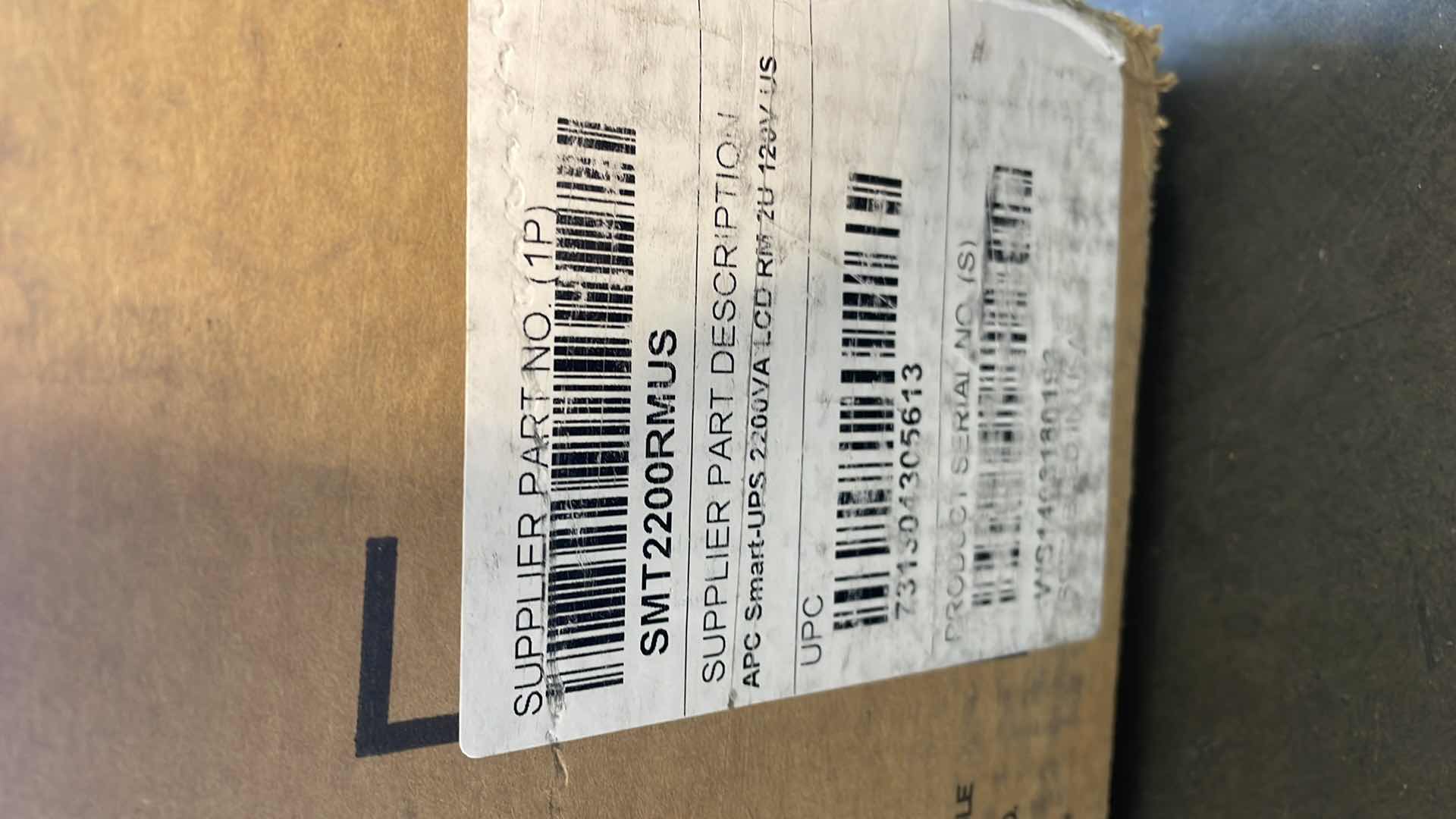 Photo 1 of APC SMART UPS 2200VA LCDRM 2U 120v