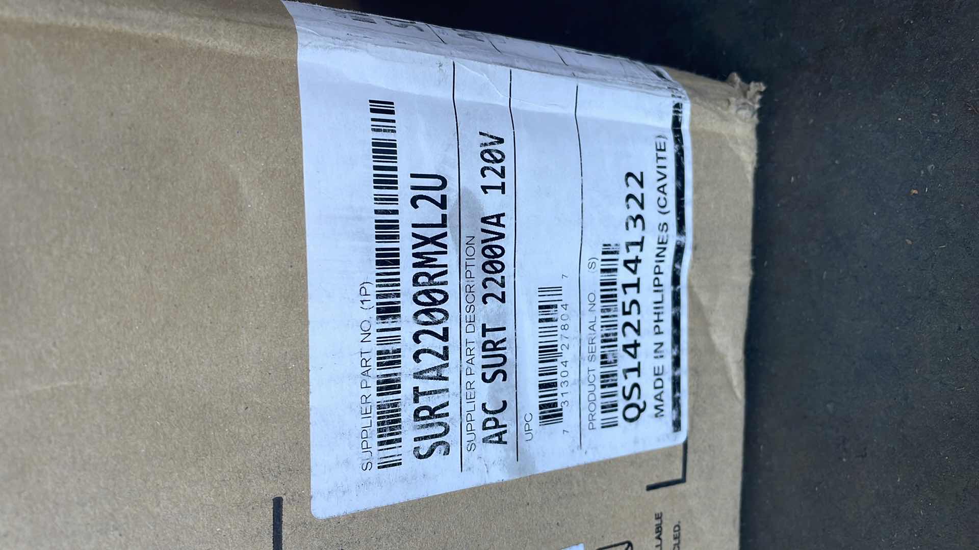 Photo 1 of APC UPS 2200VA SMART-UPS SINGLE PHASE ONLINE UNITERRUPTIBLE POWER SUPPLY