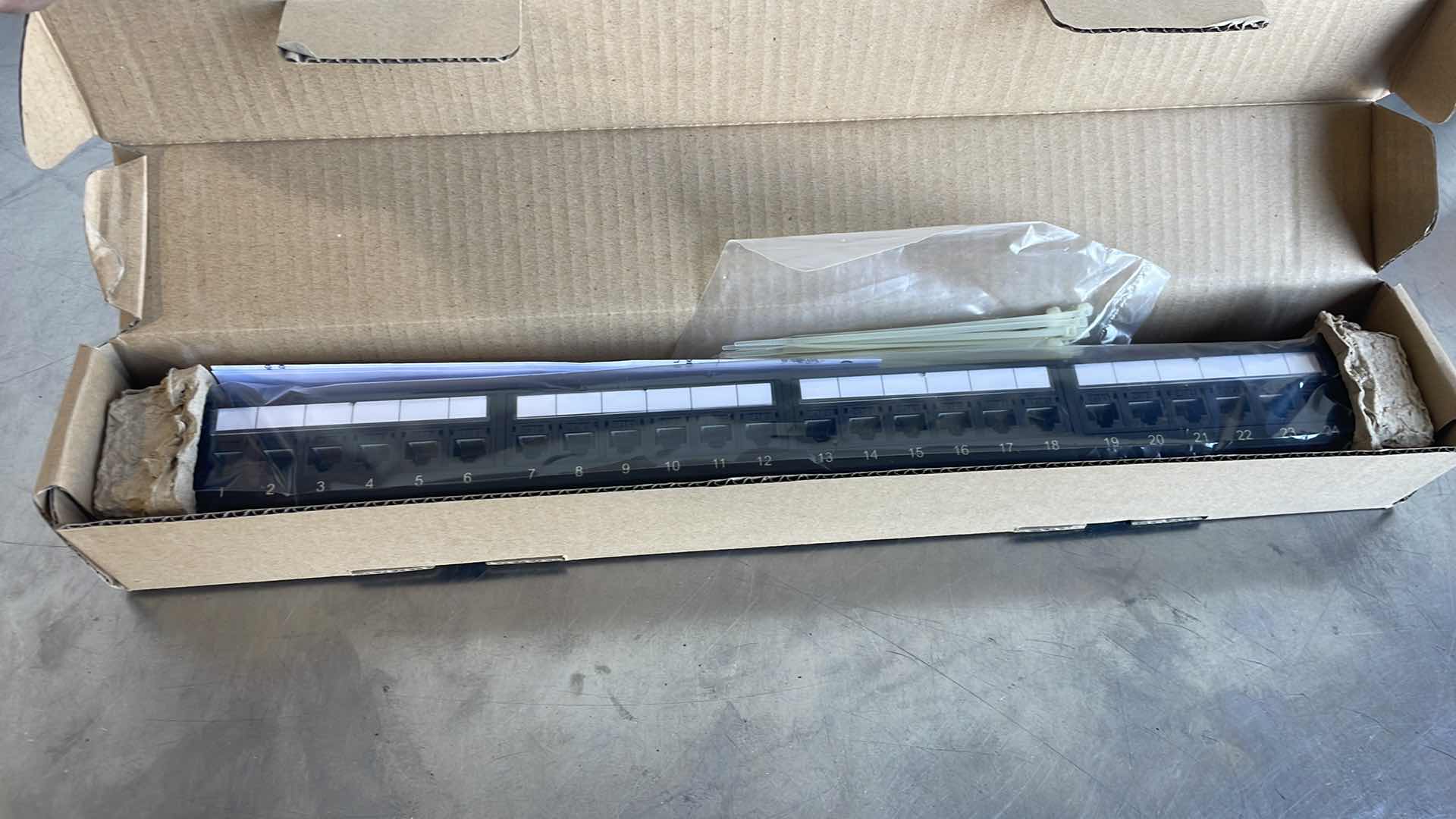 Photo 1 of C2G CABLES TO GO 37050 24 PORT CAT6 110- TYPE PATCH PANEL BLACK 19" (5)