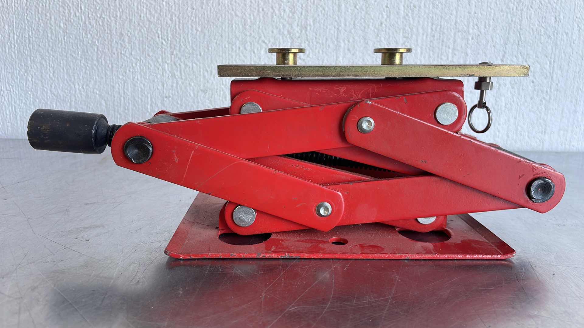 Photo 1 of US JACK MODEL SJ-1.5 1-1/2 TON CAPACITY SCISSORS JACK