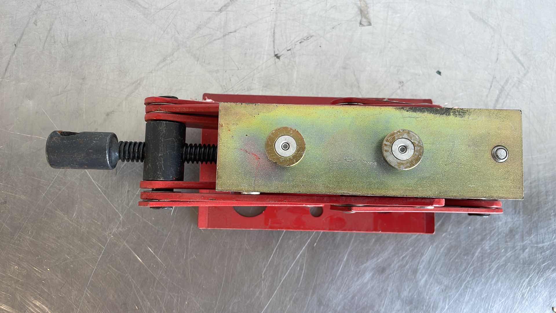 Photo 1 of US JACK MODEL SJ-1.5 1-1/2 TON CAPACITY SCISSORS JACK