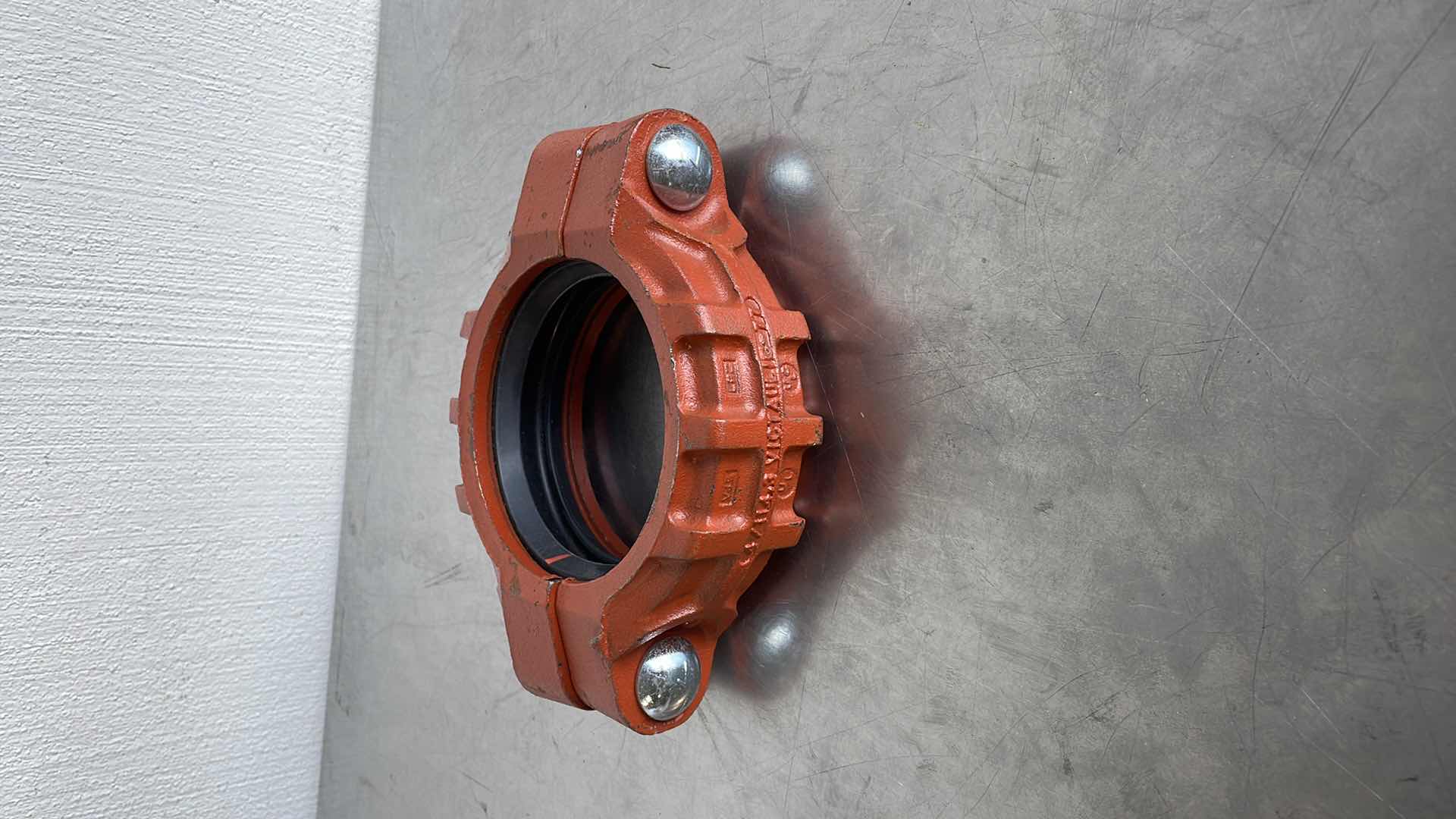 Photo 1 of VICTAULIC
STYLE 77 4 IN. FLEXIBLE 1000 PSI CARBON STEEL GROOVE COUPLING
PART #VL040077GE1-NR