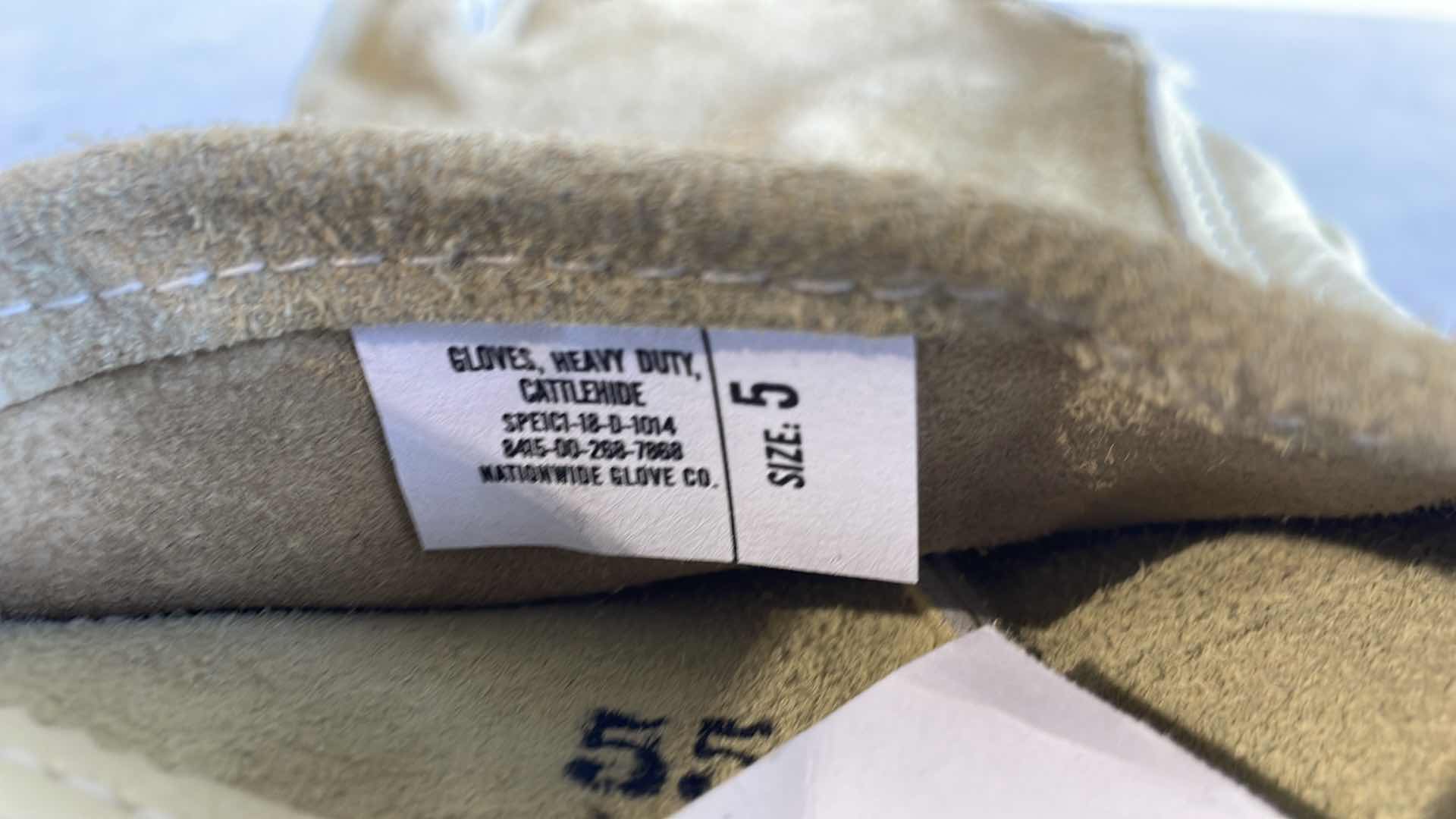 Photo 1 of CATTLEHIDE HEAVYDUTY GLOVES SIZE 5