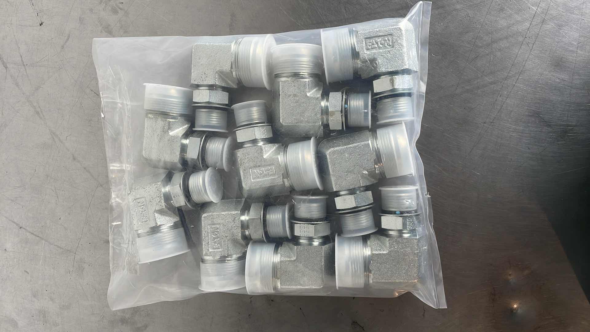 Photo 1 of EATON 2062-12-20S 90 DEGREE ELBOW SAE 37 FLARE, 1-1/16 X 1-5/8" - 12 (10)