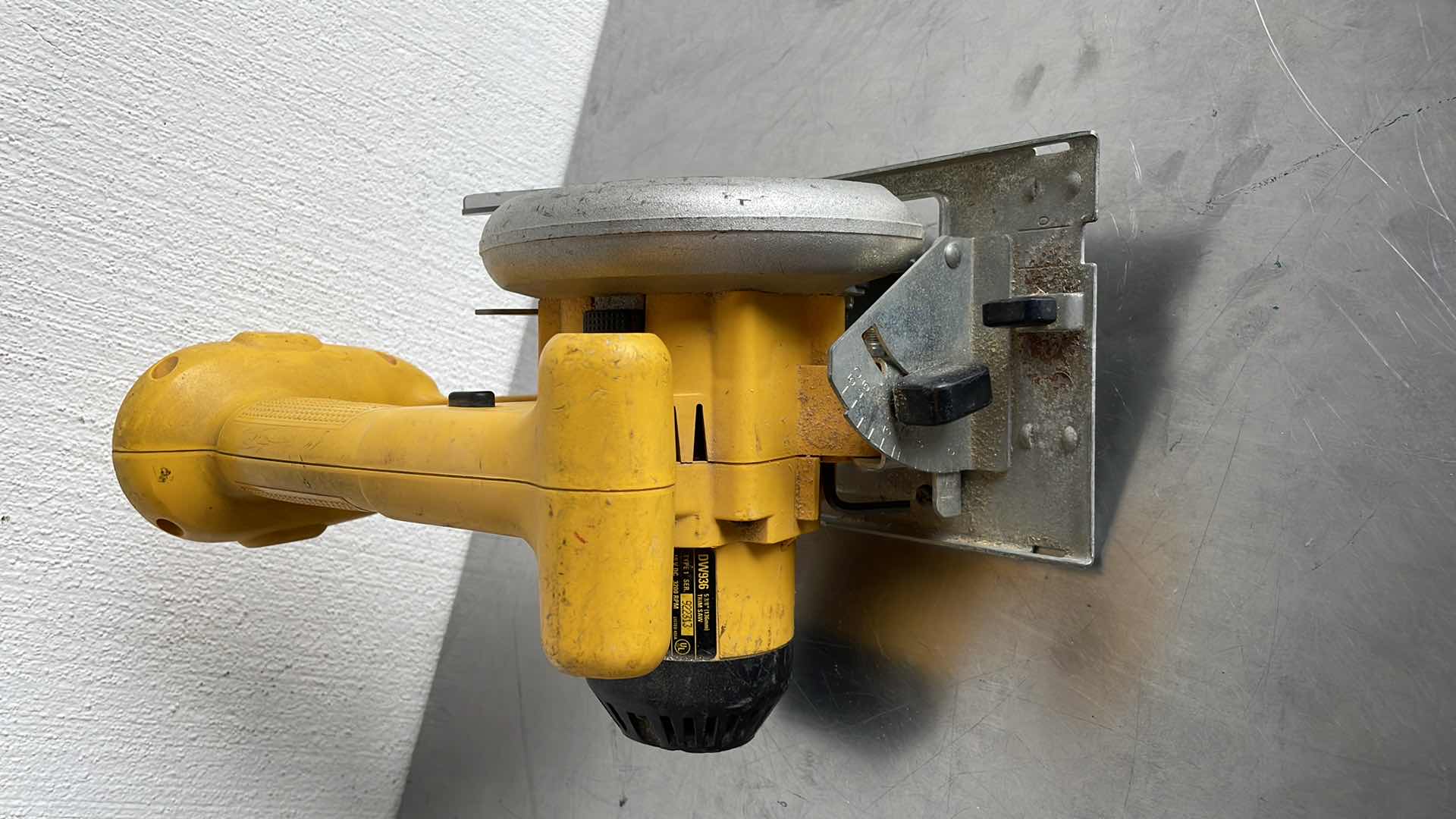 Photo 1 of DEWALT DW936 18V 5-3/8” TRIM SAW