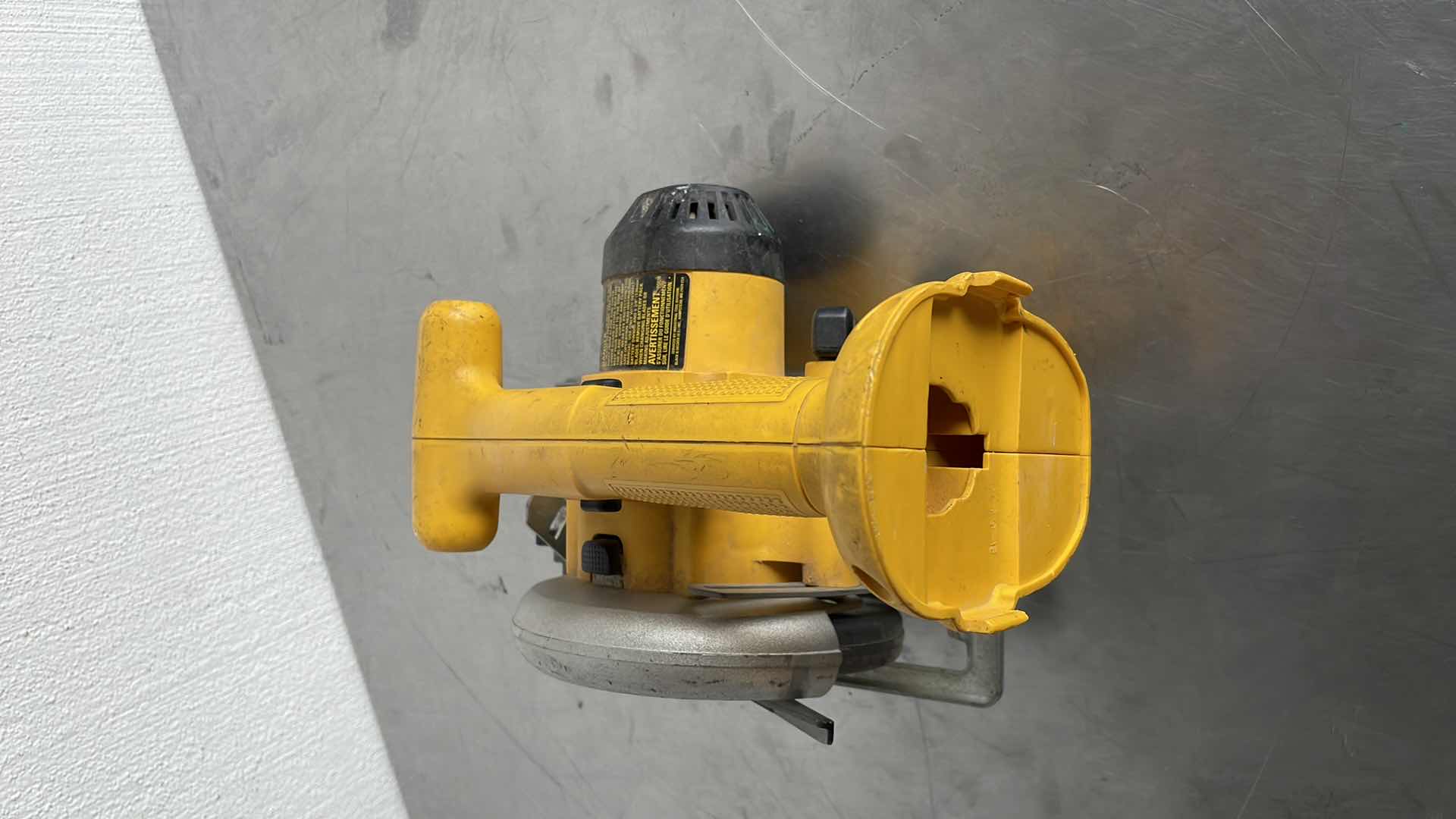 Photo 1 of DEWALT DW936 18V 5-3/8” TRIM SAW