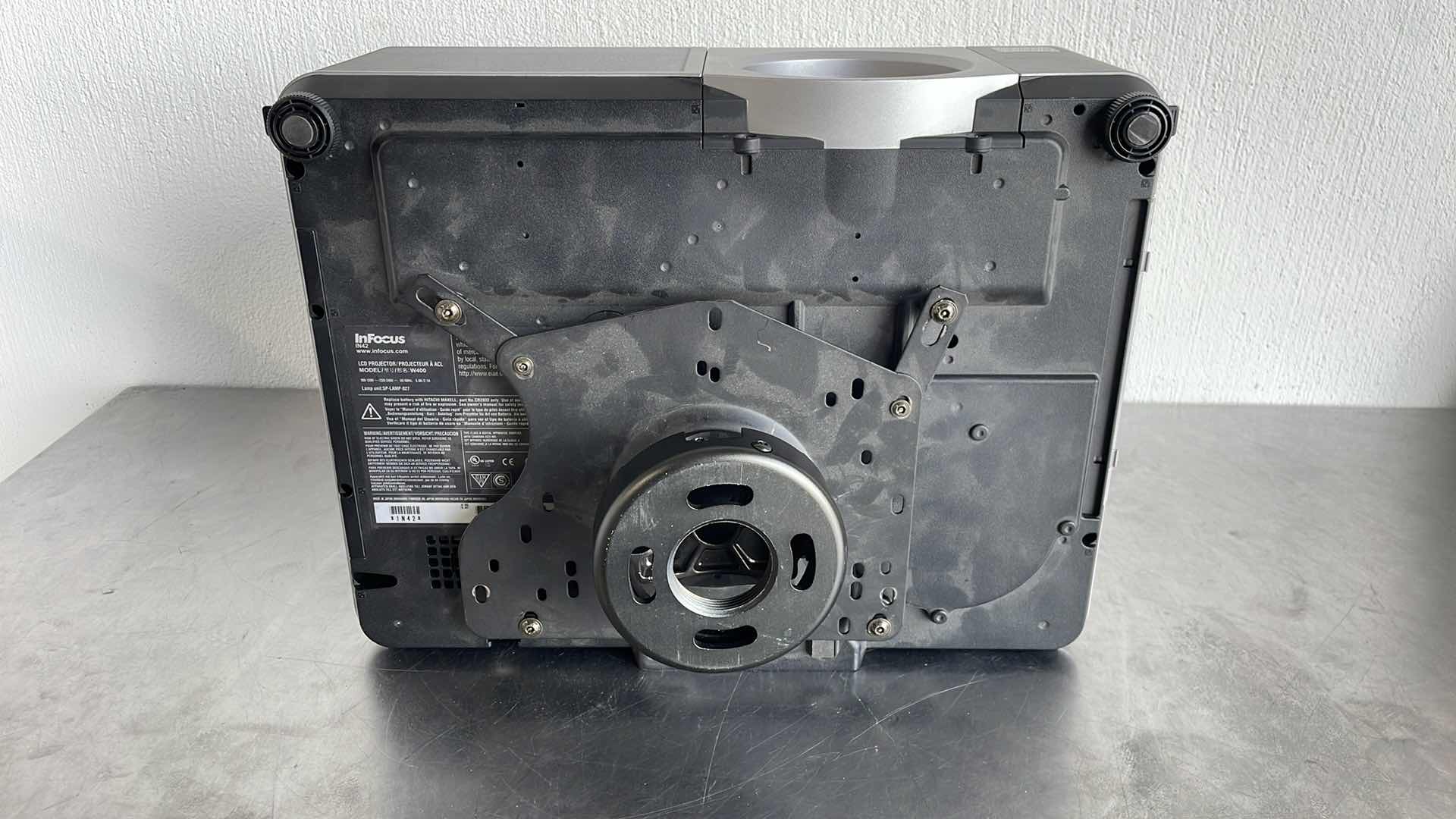 Photo 1 of INFOCUS LCD PROJECTOR MODELW400