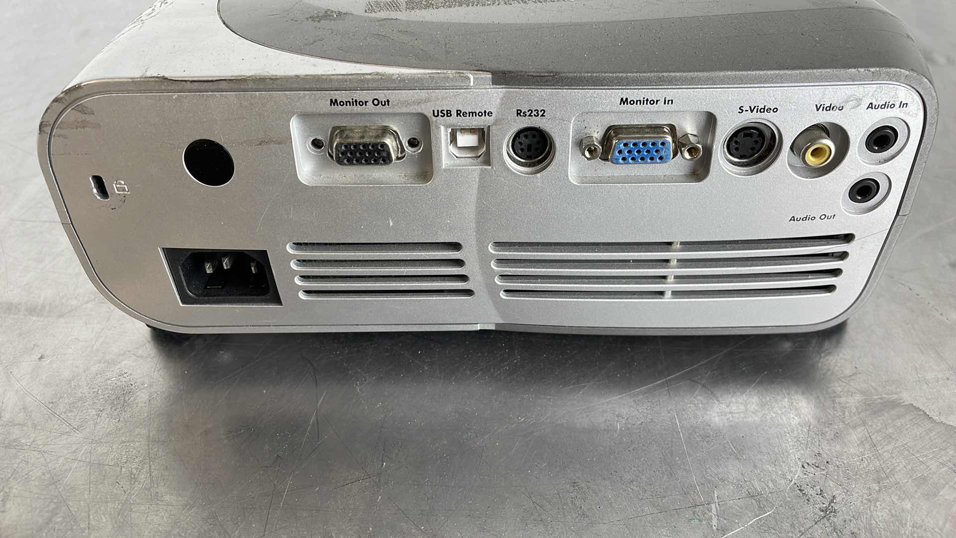 Photo 1 of DELL DLP FRONT PROJECTOR 1100MP