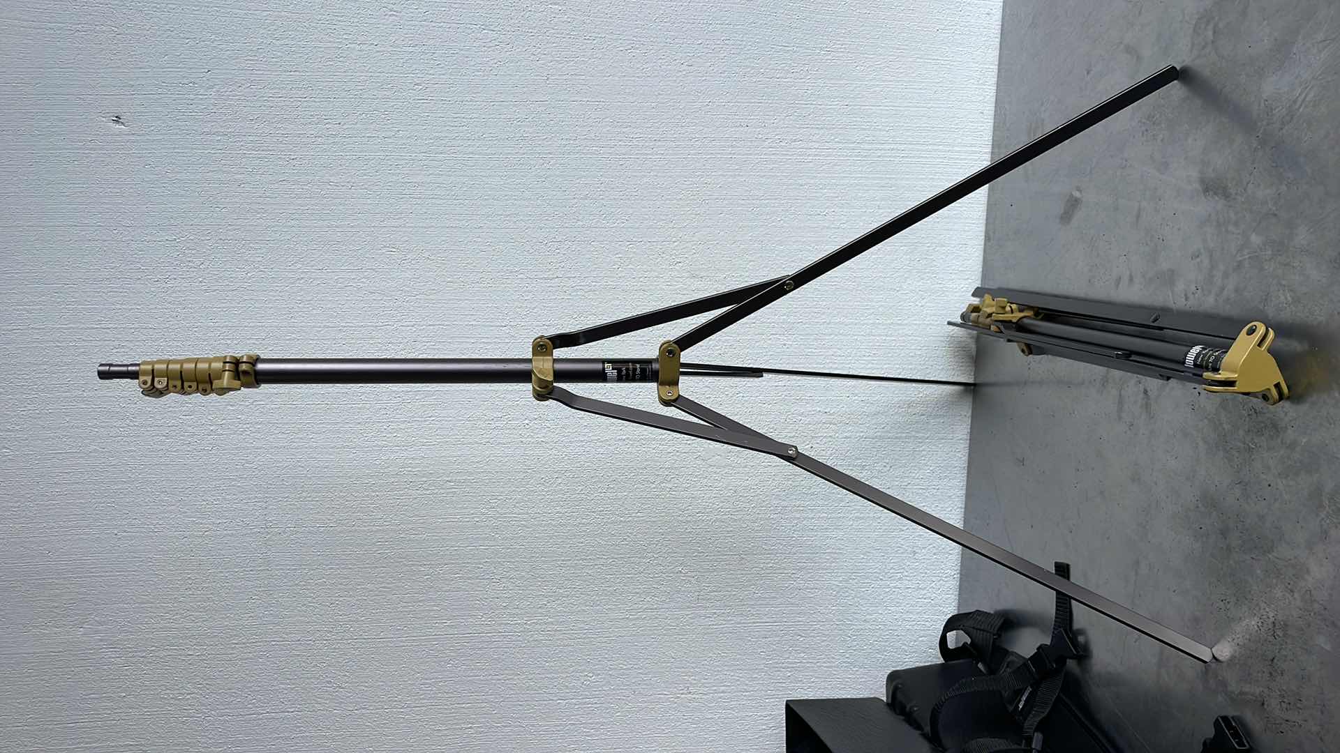 Photo 1 of LOWEL UNI TO STAND (2)