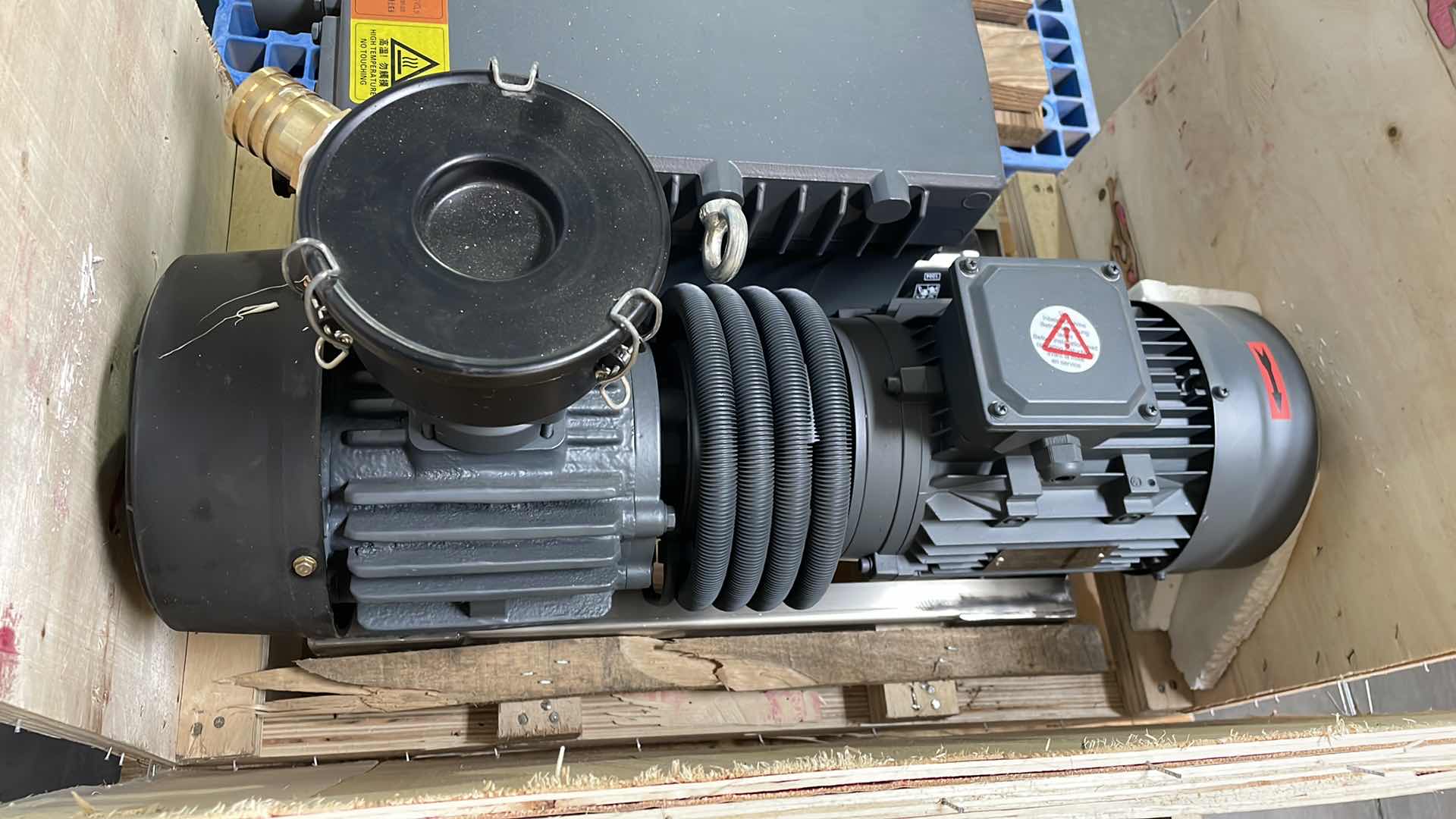 Photo 4 of FD FEIDING R5 VACUUM PUMP ROTARY VANE VACUUM PUMP