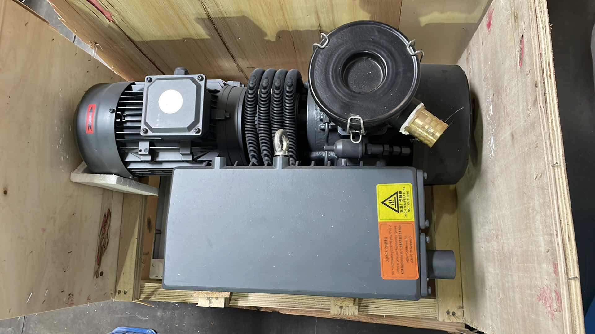 Photo 3 of FD FEIDING R5 VACUUM PUMP ROTARY VANE VACUUM PUMP