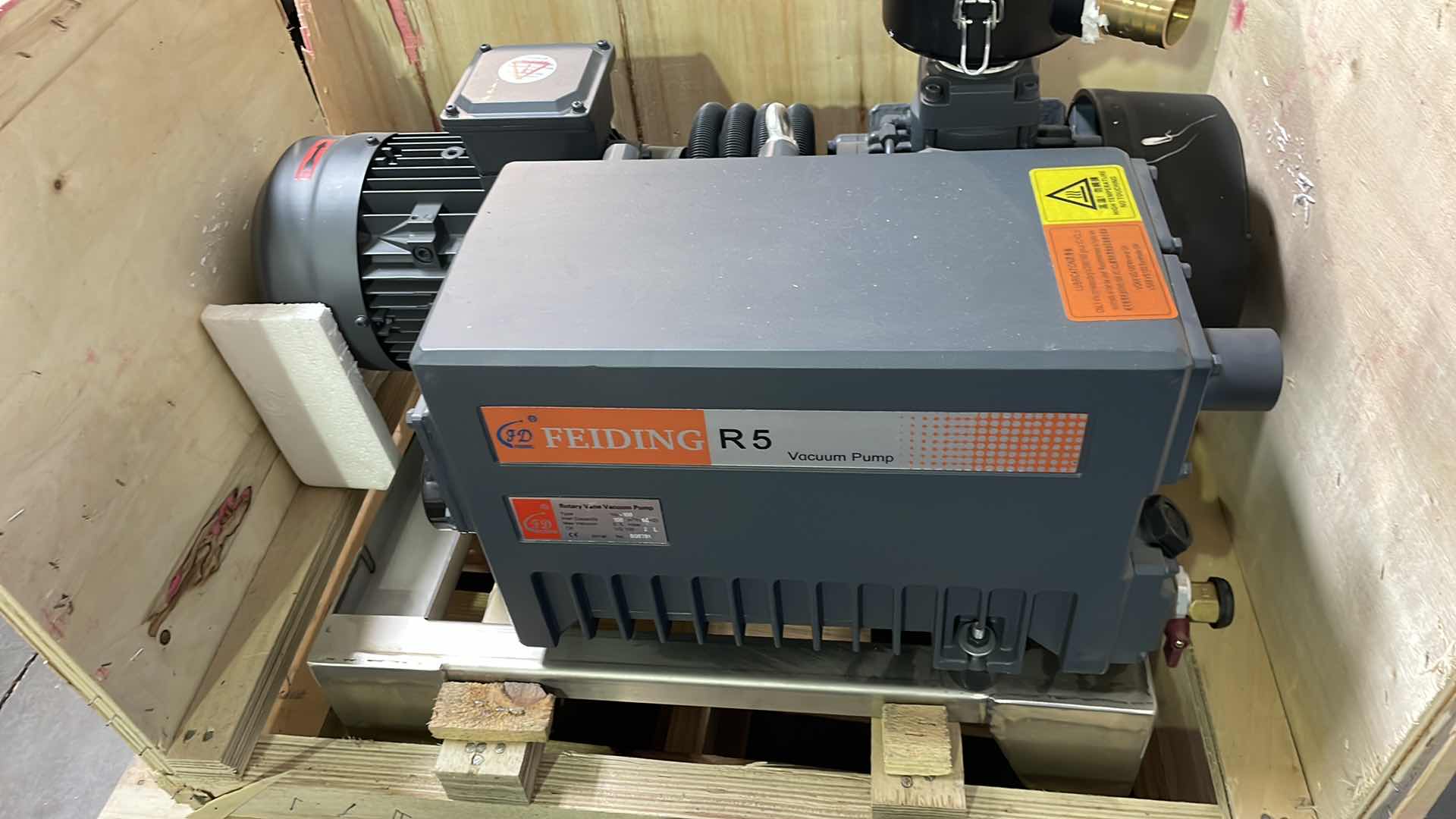 Photo 1 of FD FEIDING R5 VACUUM PUMP ROTARY VANE VACUUM PUMP