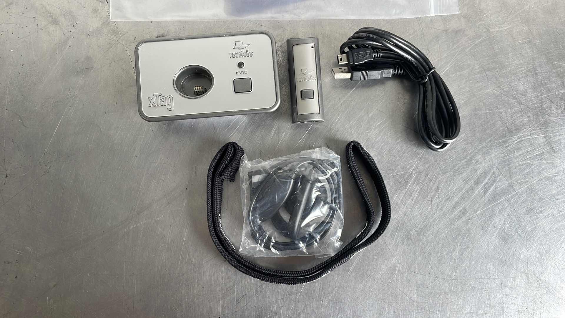 Photo 1 of REVOLAB XTAG WIRELESS USB MIC MODEL 02-DSKCHG-D