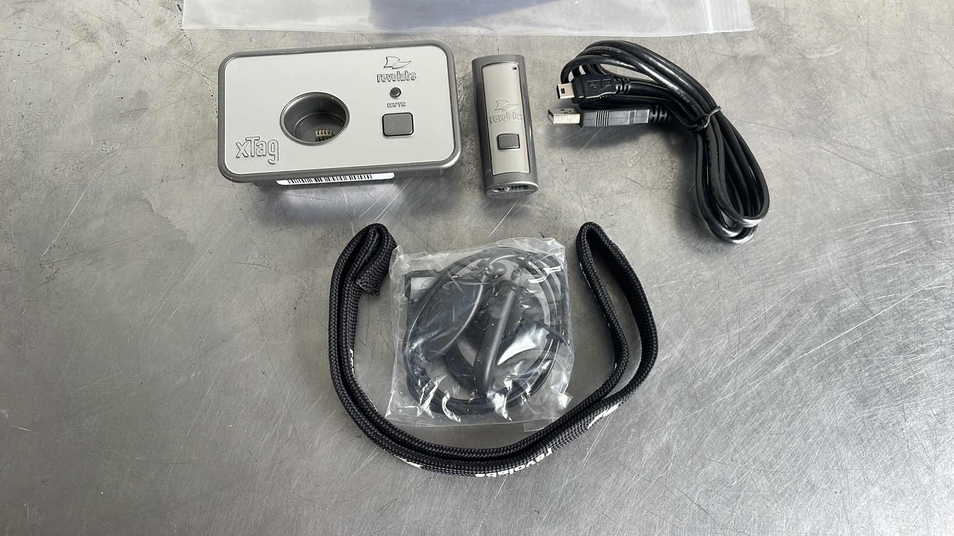Photo 1 of REVOLAB XTAG WIRELESS USB MIC MODEL 02-DSKCHG-D