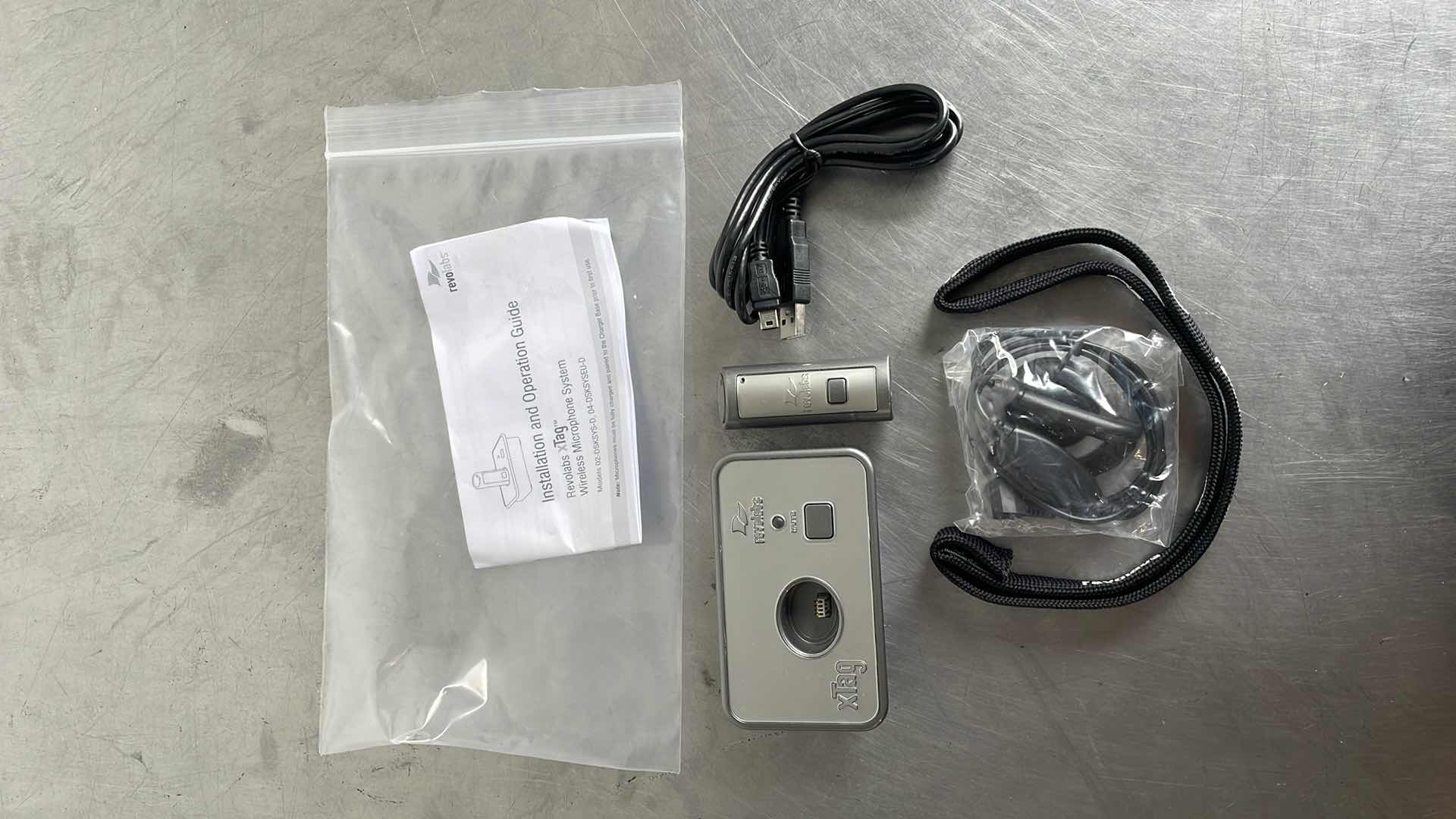 Photo 1 of REVOLAB XTAG WIRELESS USB MIC MODEL 02-DSKCHG-D