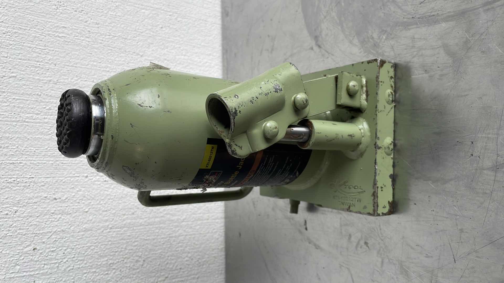 Photo 1 of KTOOL 12 TON HYDRAULIC BOTTLE JACK