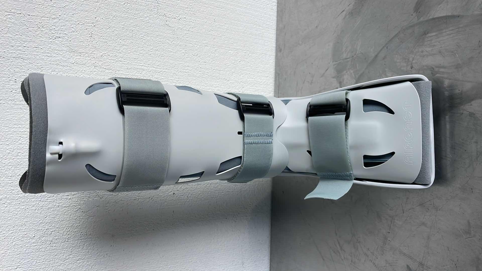 Photo 5 of AIRCAST XP WALKER LARGE 01P-L