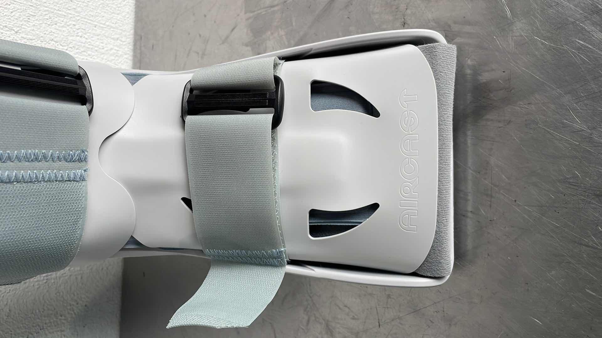 Photo 6 of AIRCAST XP WALKER LARGE 01P-L