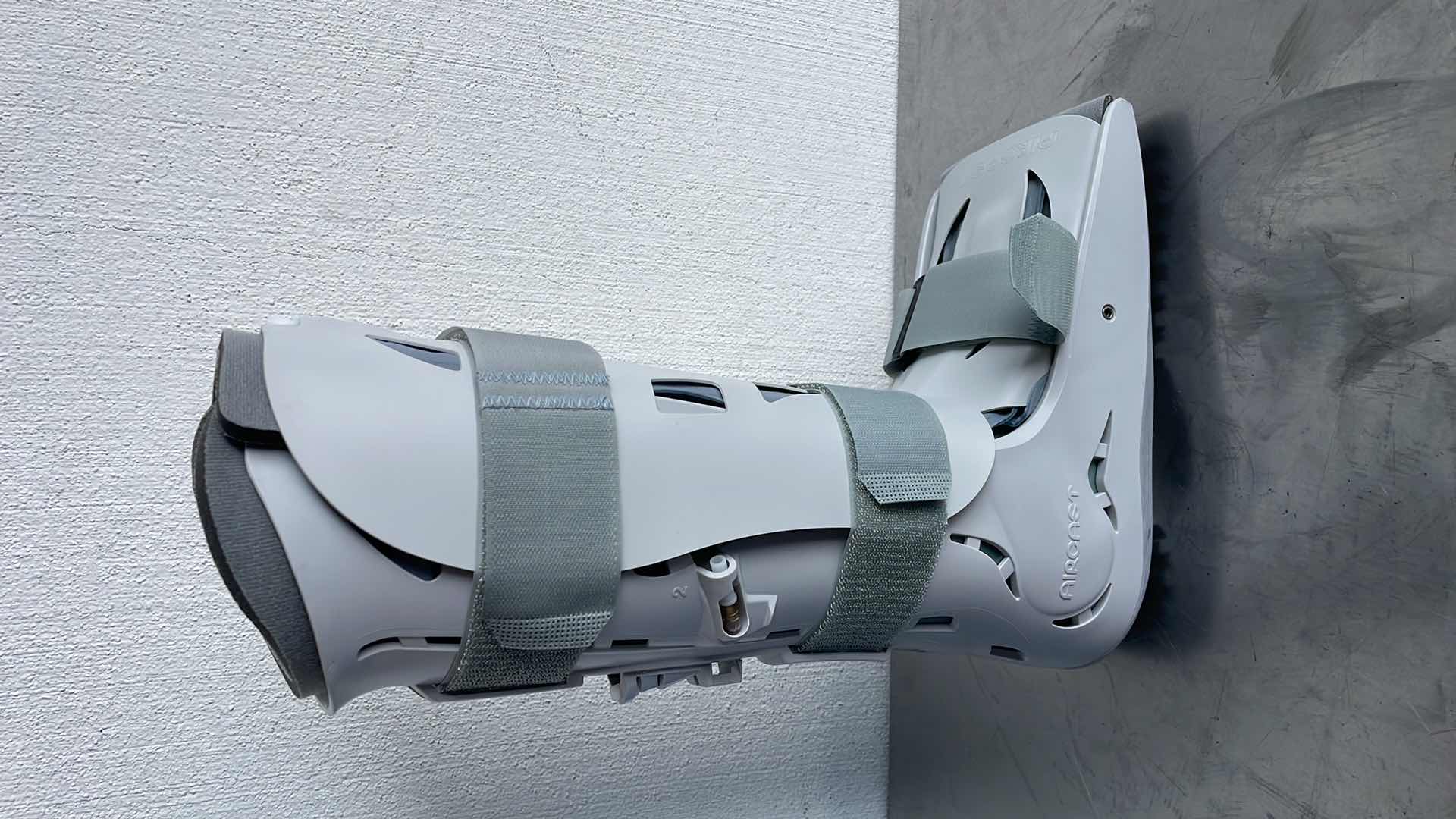 Photo 4 of AIRCAST XP WALKER LARGE 01P-L