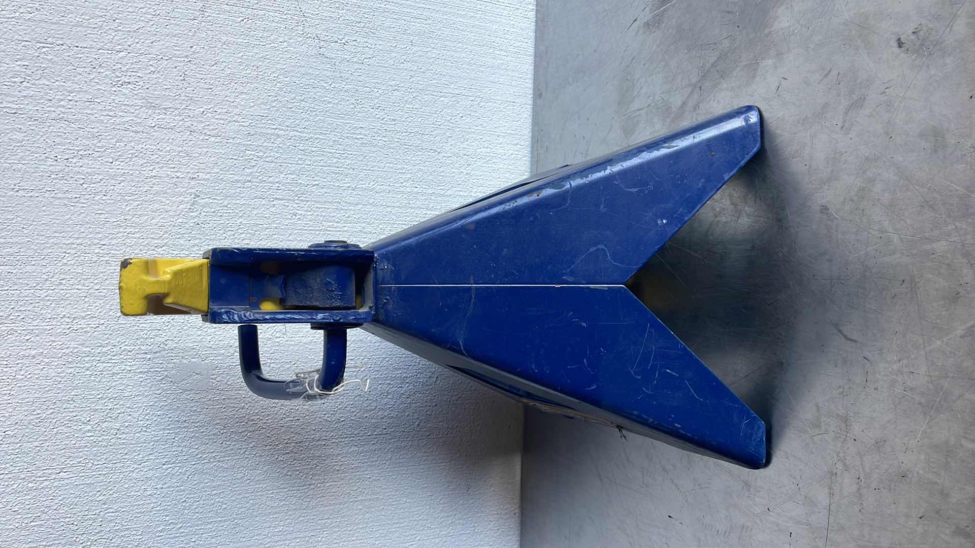 Photo 1 of HEIN WERNER 6 TON JACK STAND