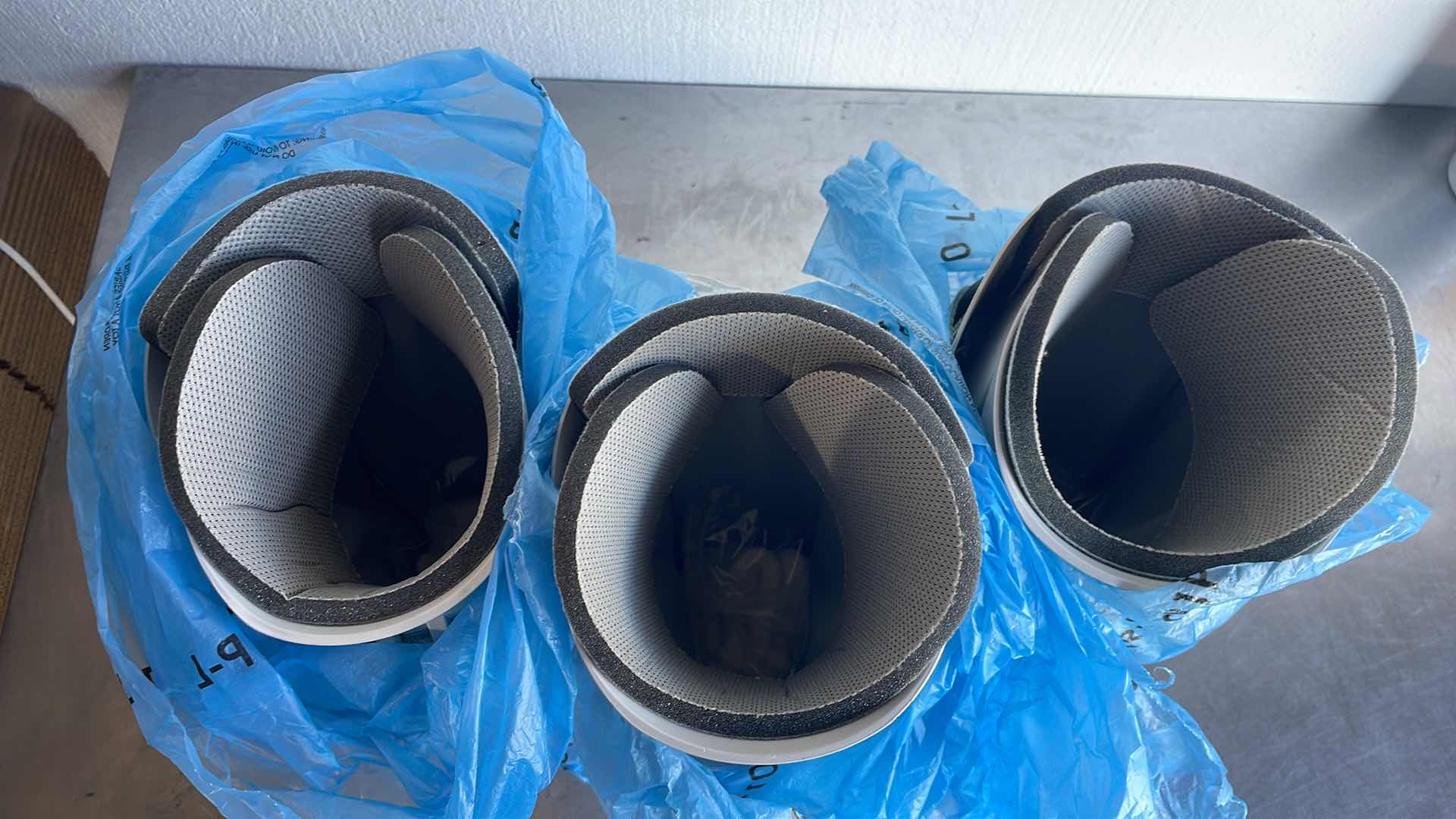 Photo 1 of AIRCAST XP WALKER LARGE 01P-L WALKING CAST (3)