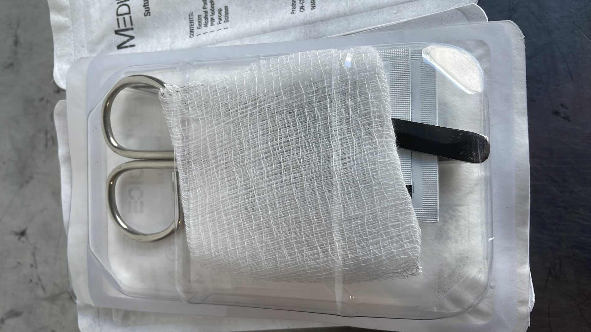 Photo 3 of SUTURE REMOVAL KITS (7)