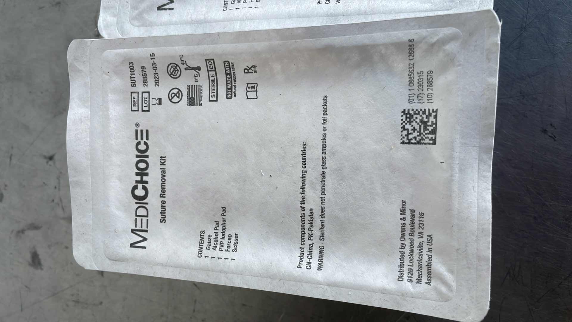 Photo 1 of SUTURE REMOVAL KITS (7)